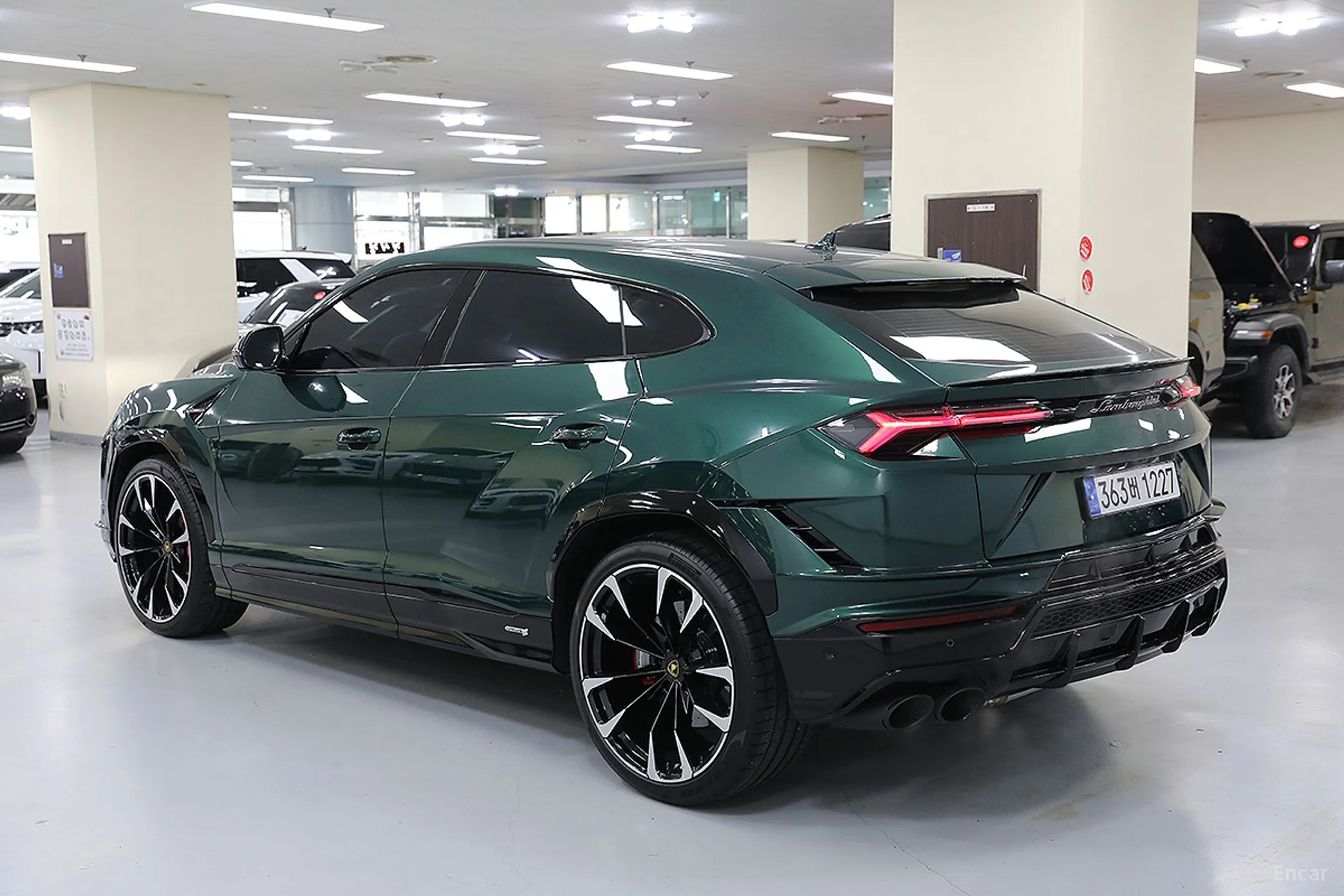 Lamborghini Urus превью 8