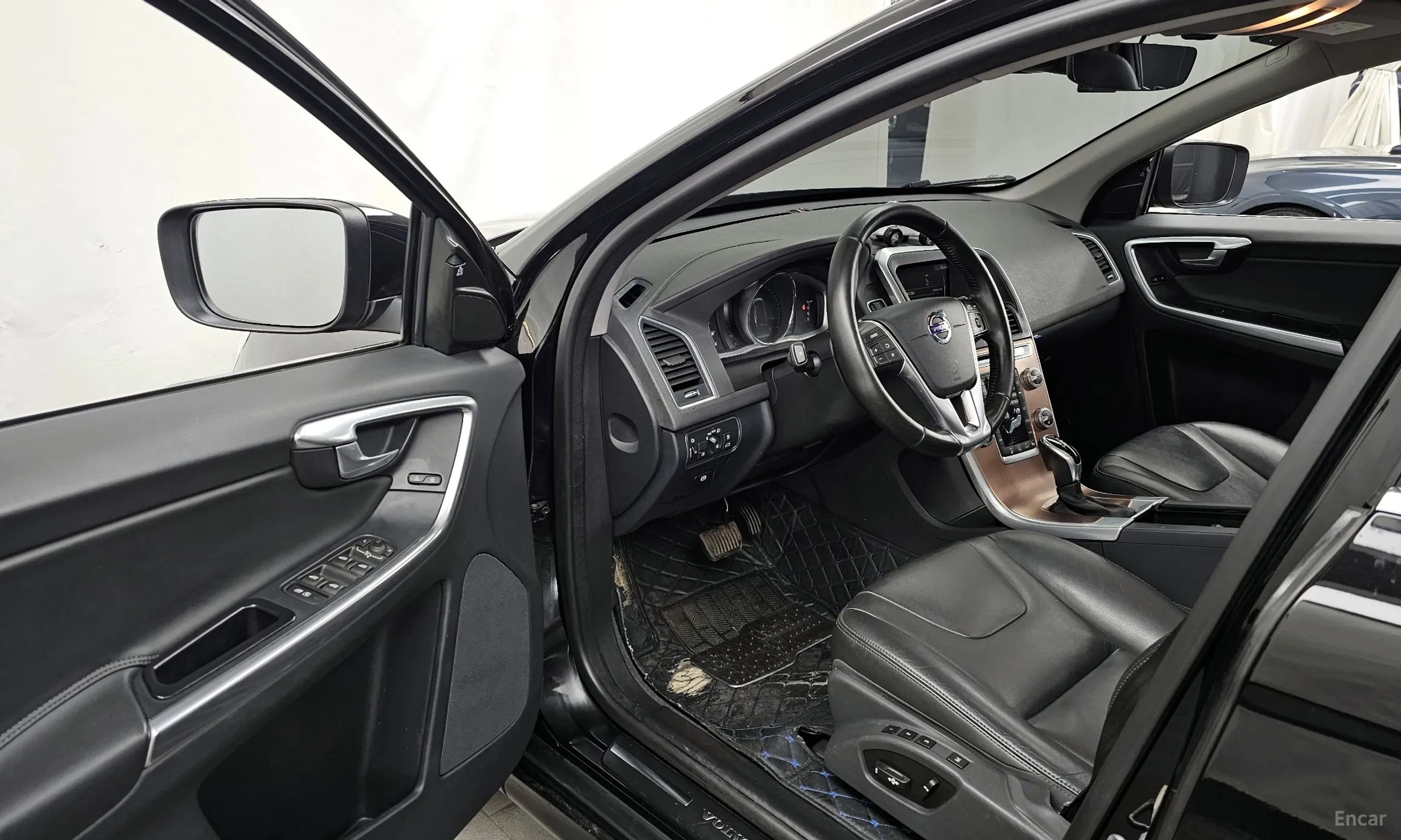 Volvo XC60 превью 10