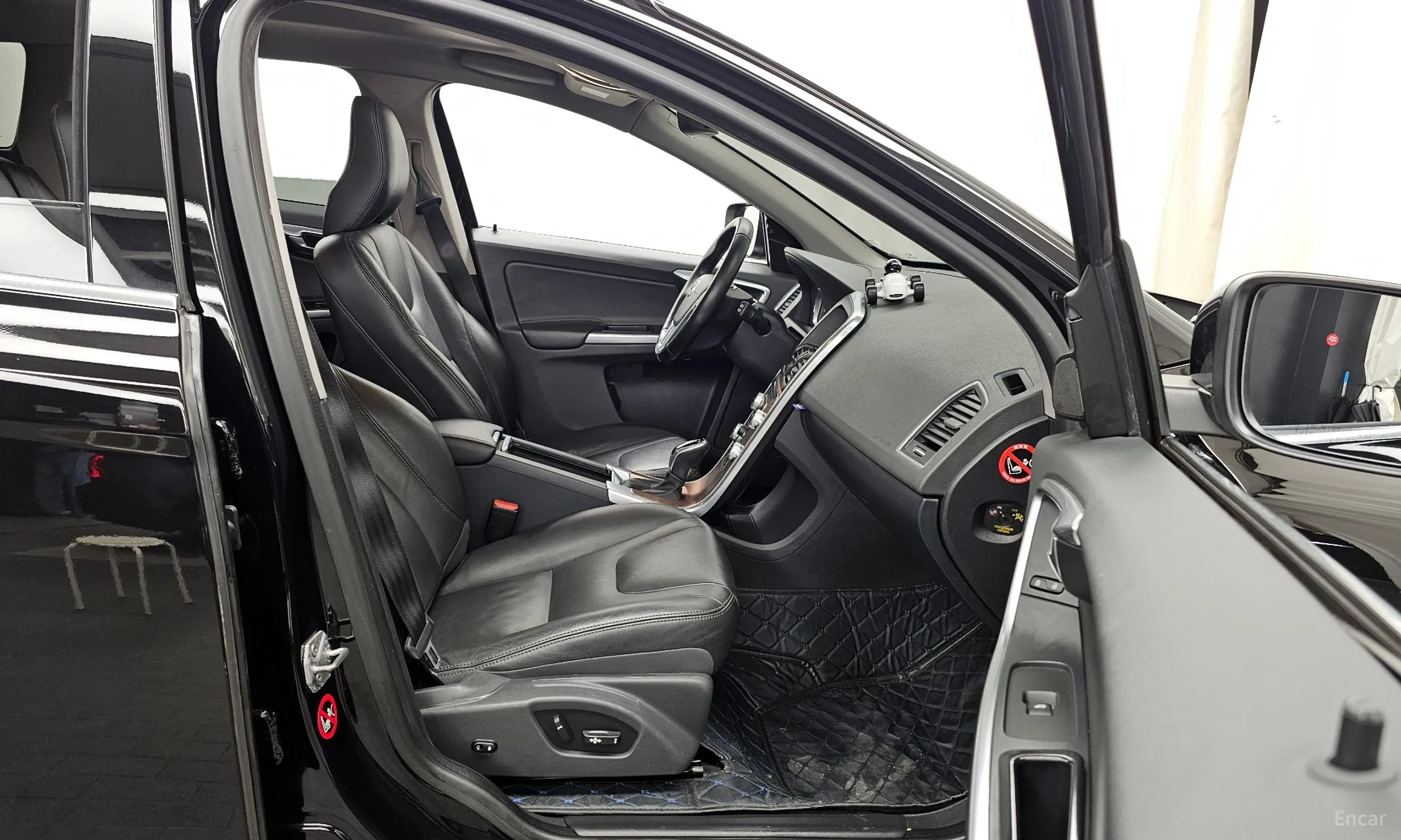 Volvo XC60 превью 11