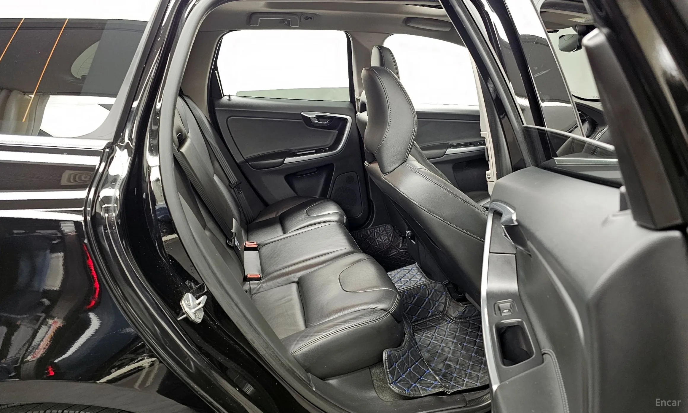 Volvo XC60 превью 12