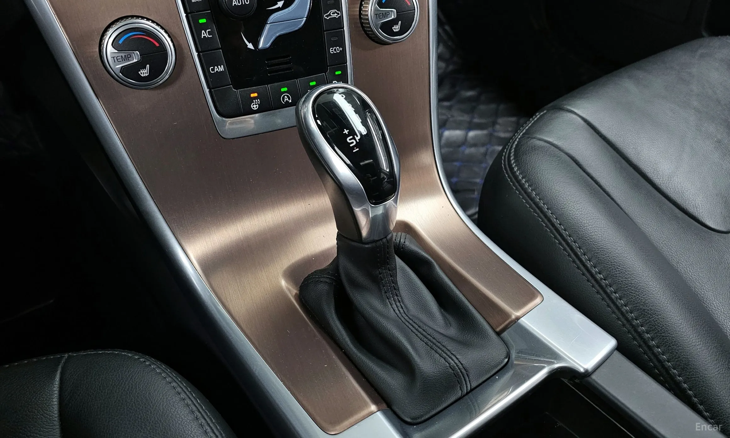 Volvo XC60 превью 9