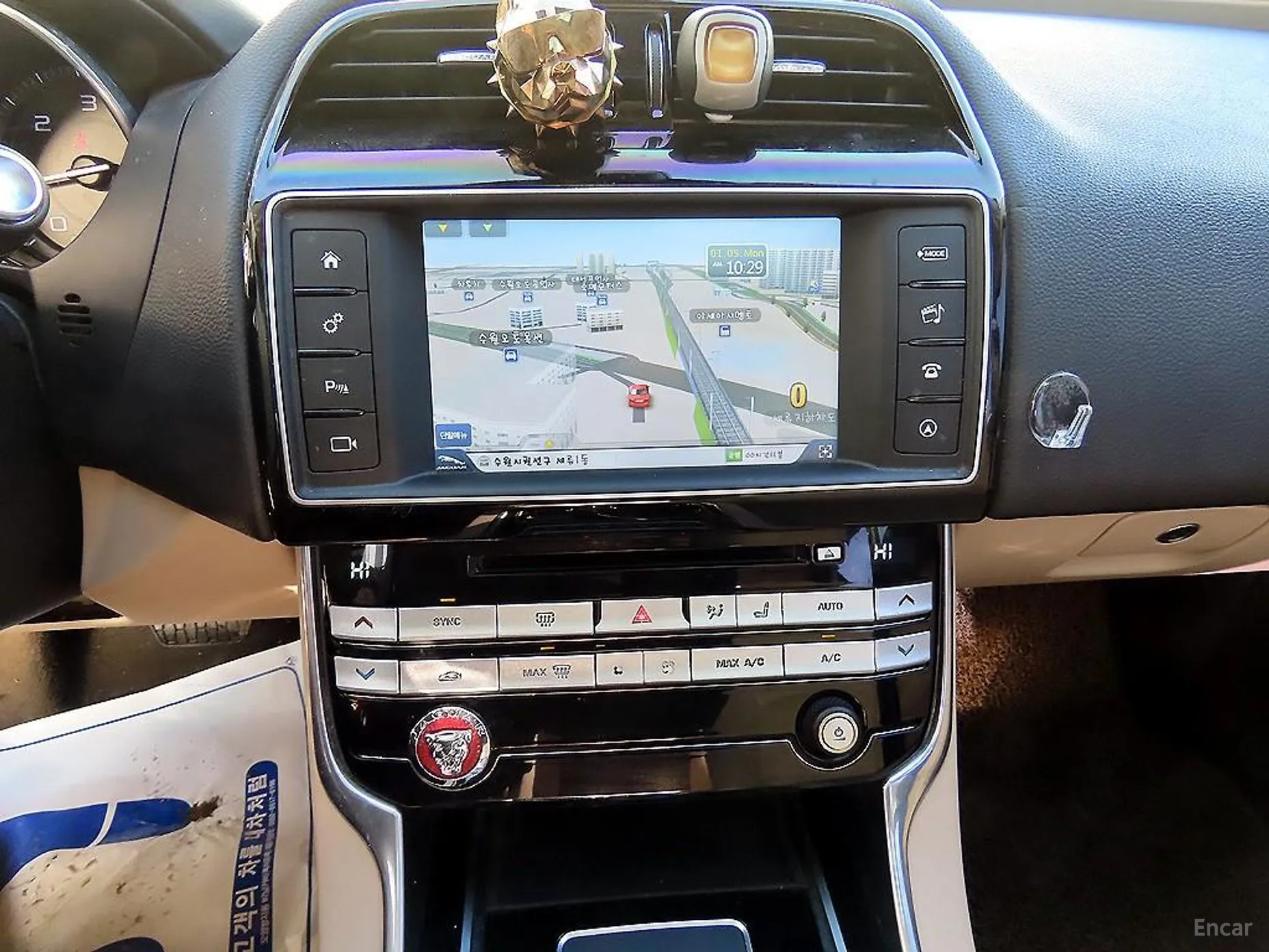 Jaguar XE превью 13