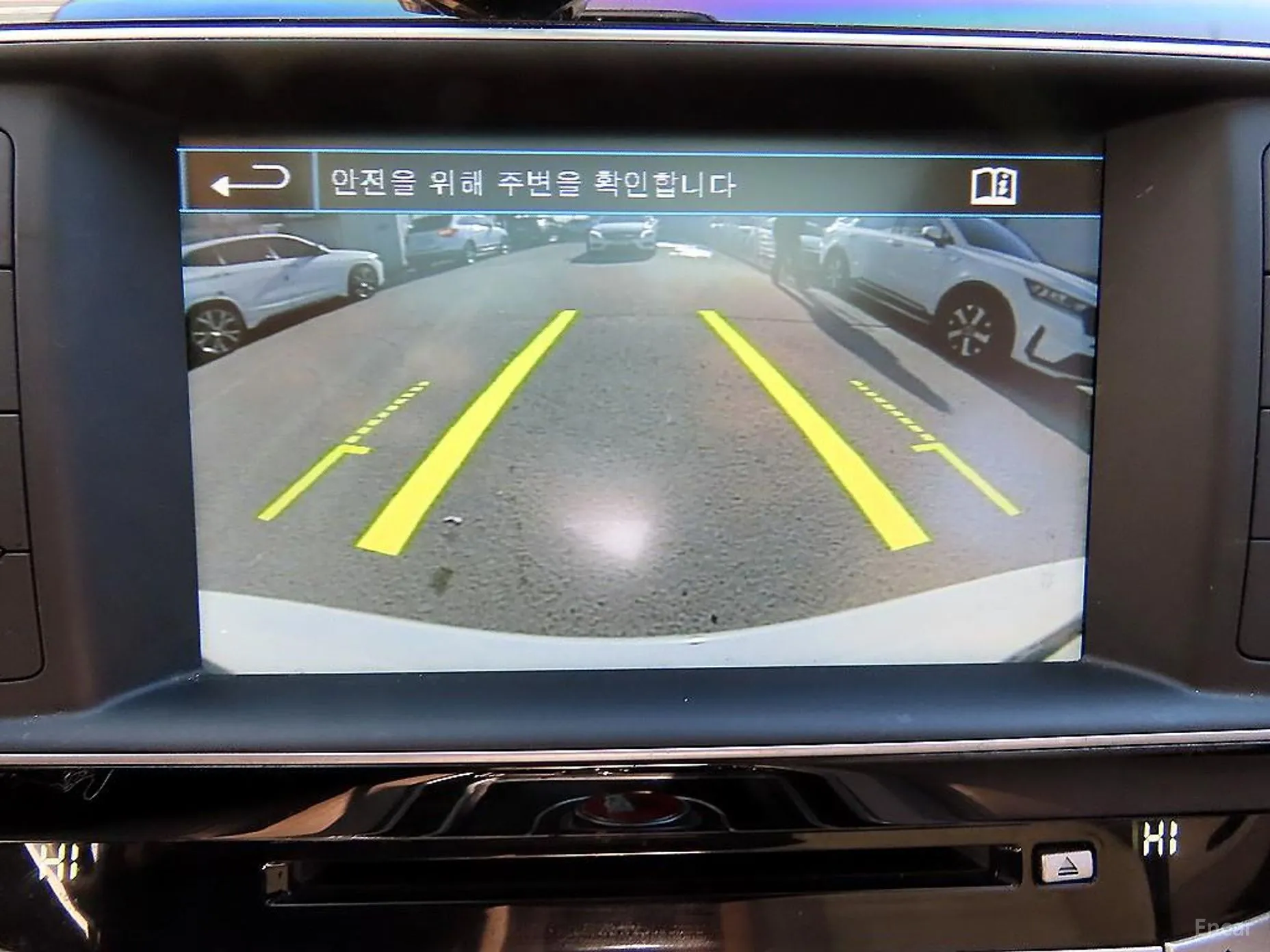Jaguar XE превью 15