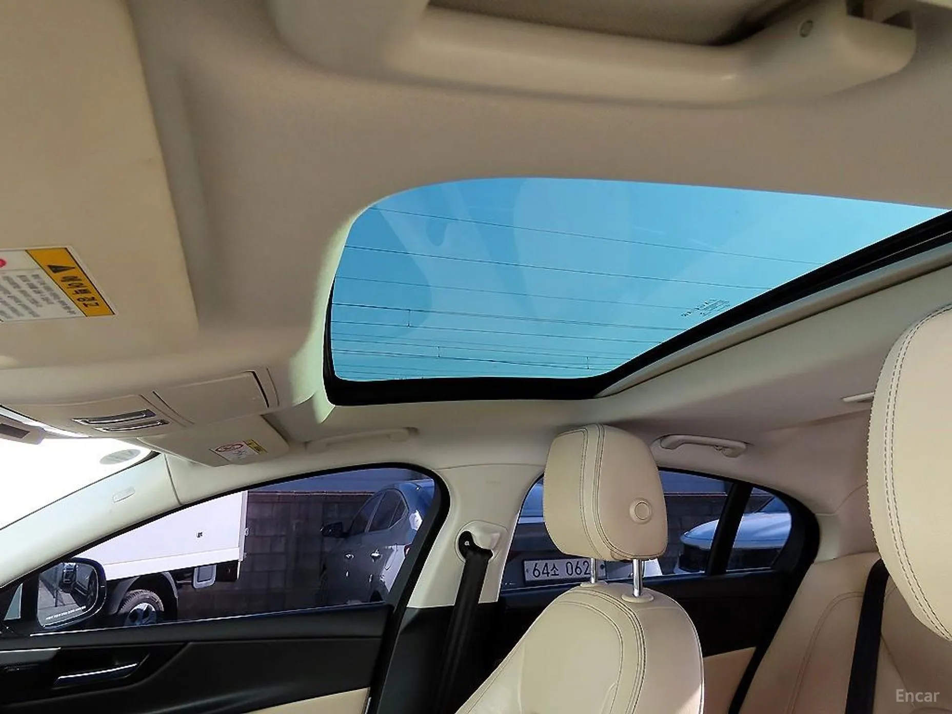 Jaguar XE превью 18