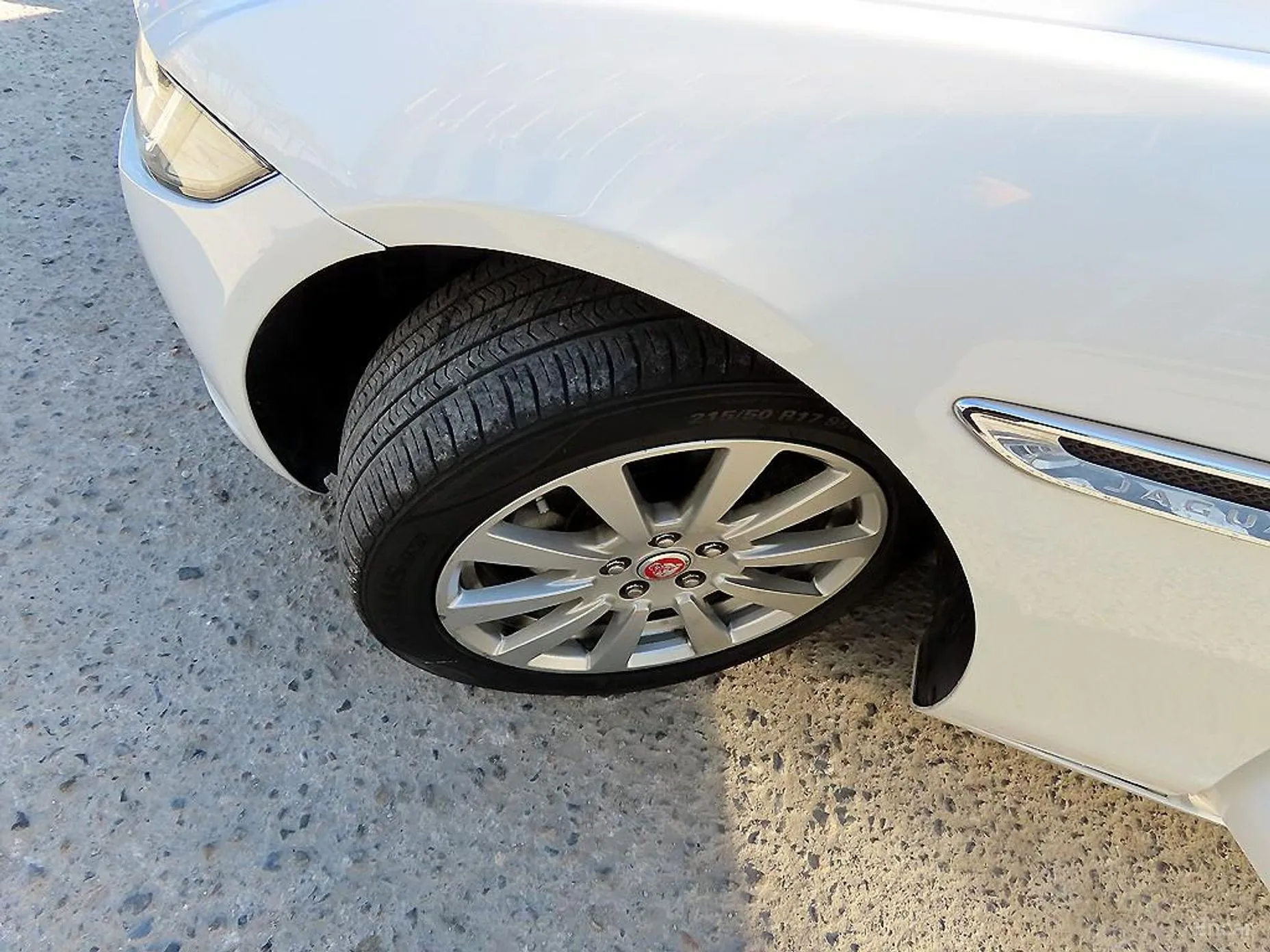 Jaguar XE превью 20