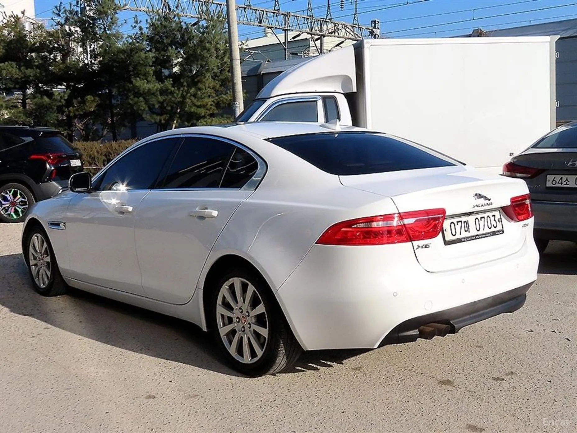 Jaguar XE превью 3