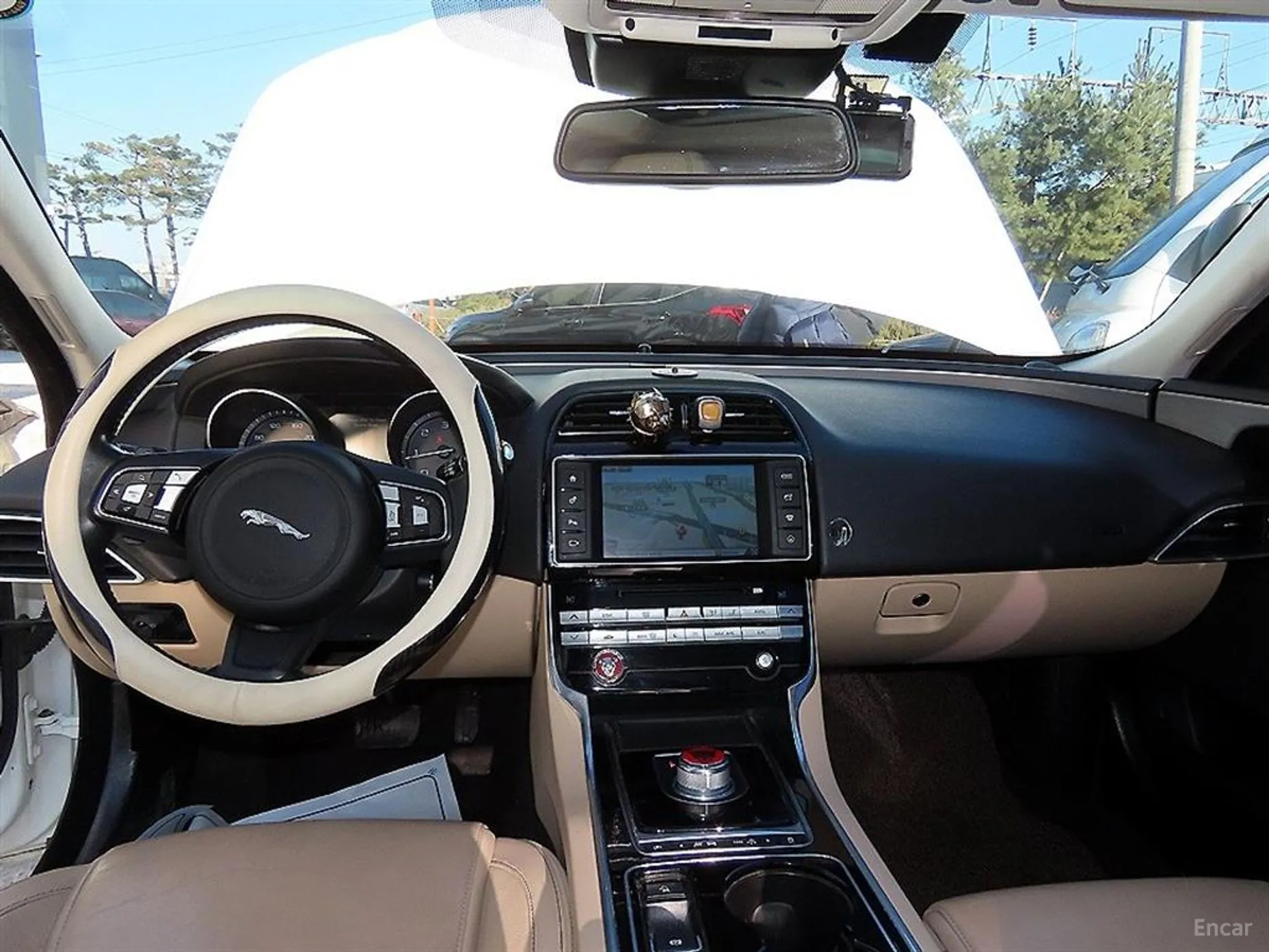 Jaguar XE превью 7