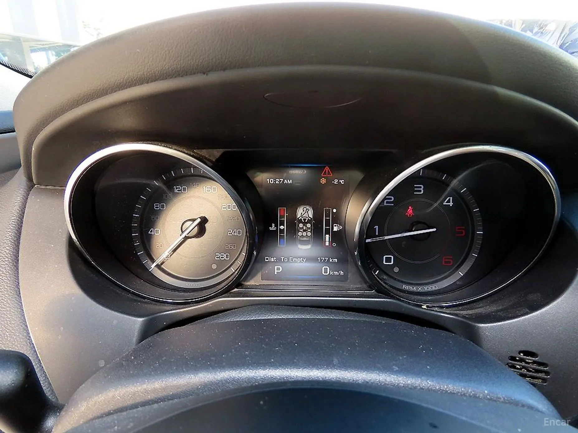 Jaguar XE превью 9