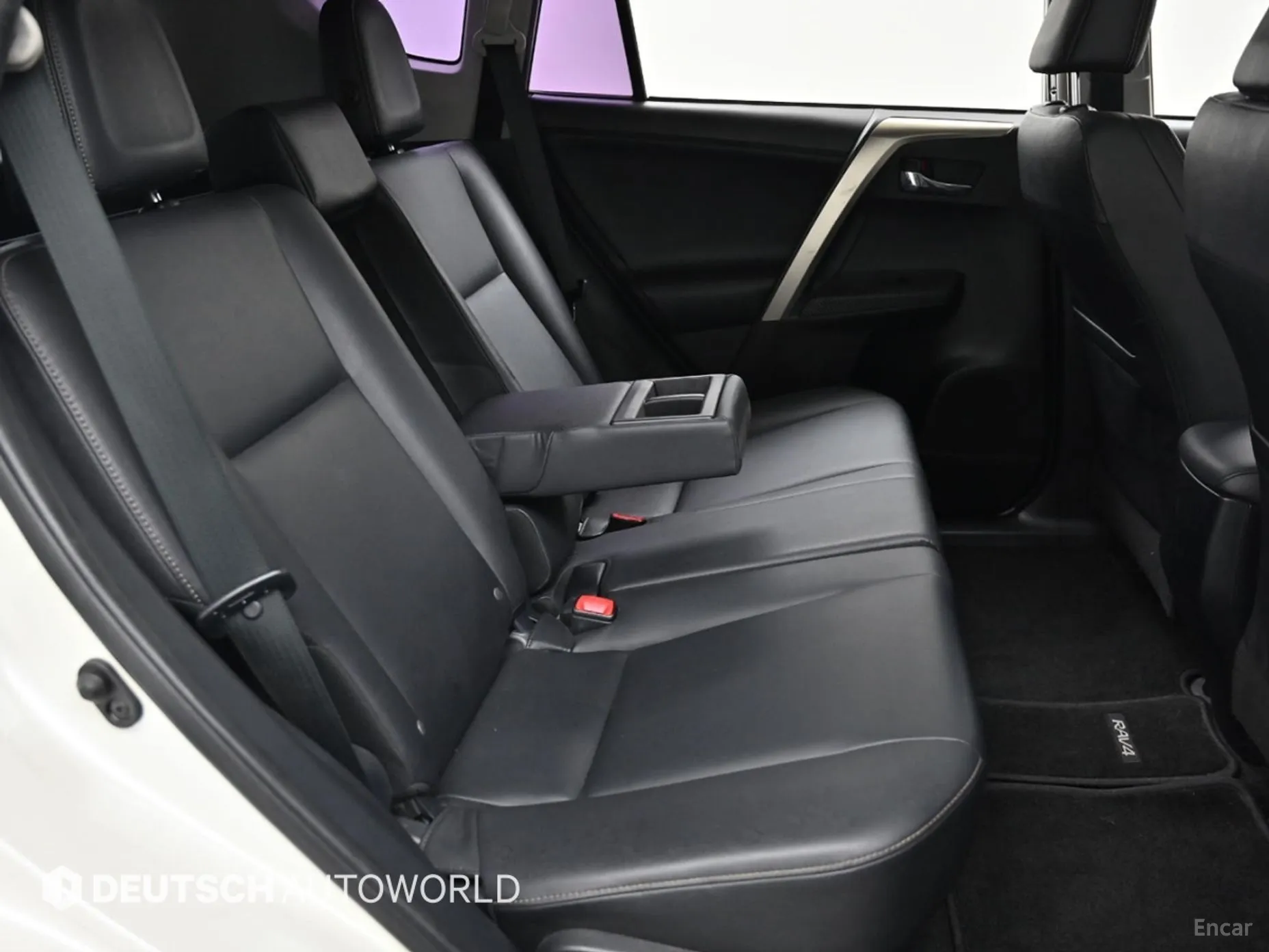 Toyota RAV4 превью 12