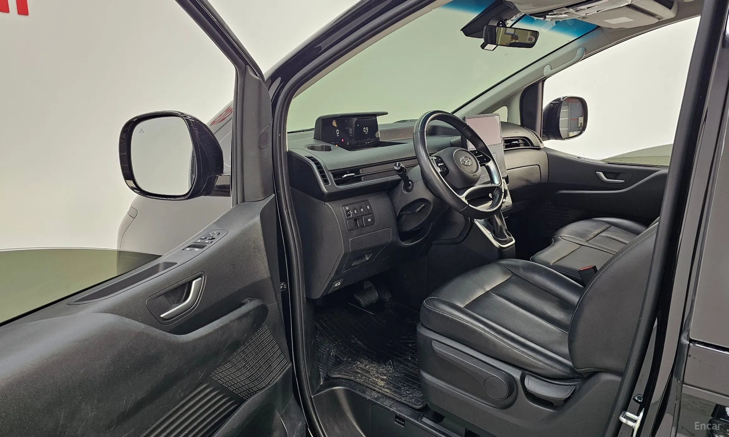 Hyundai Staria превью 10