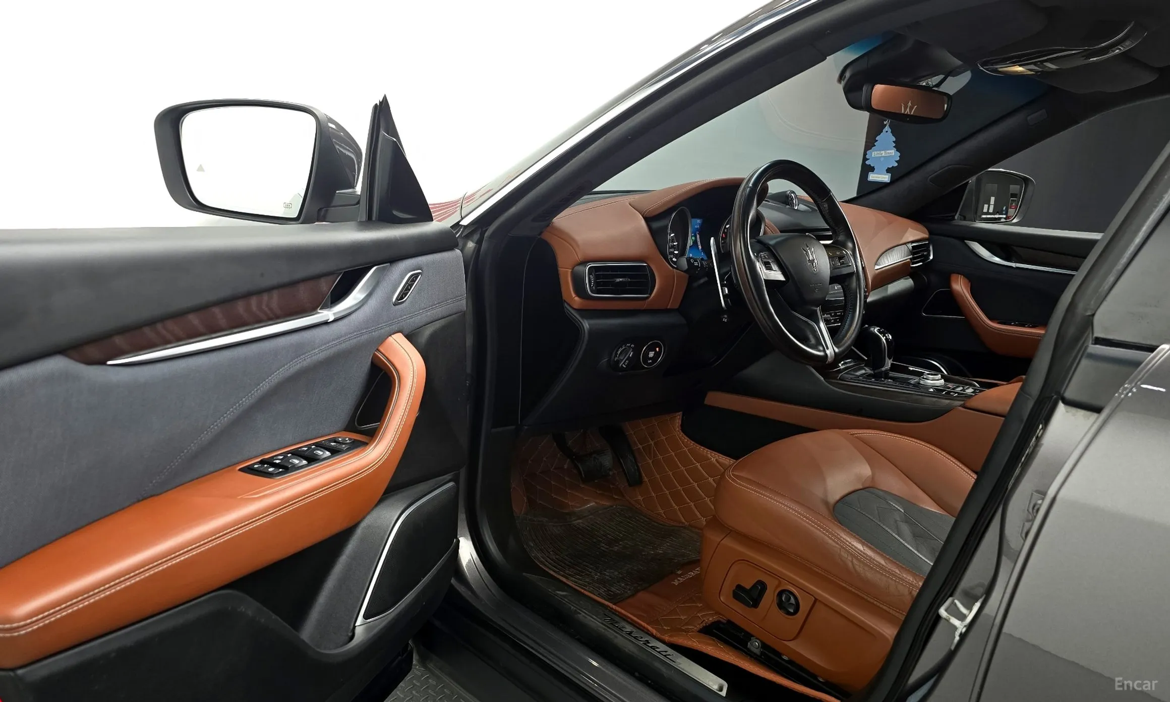 Maserati Levante превью 11