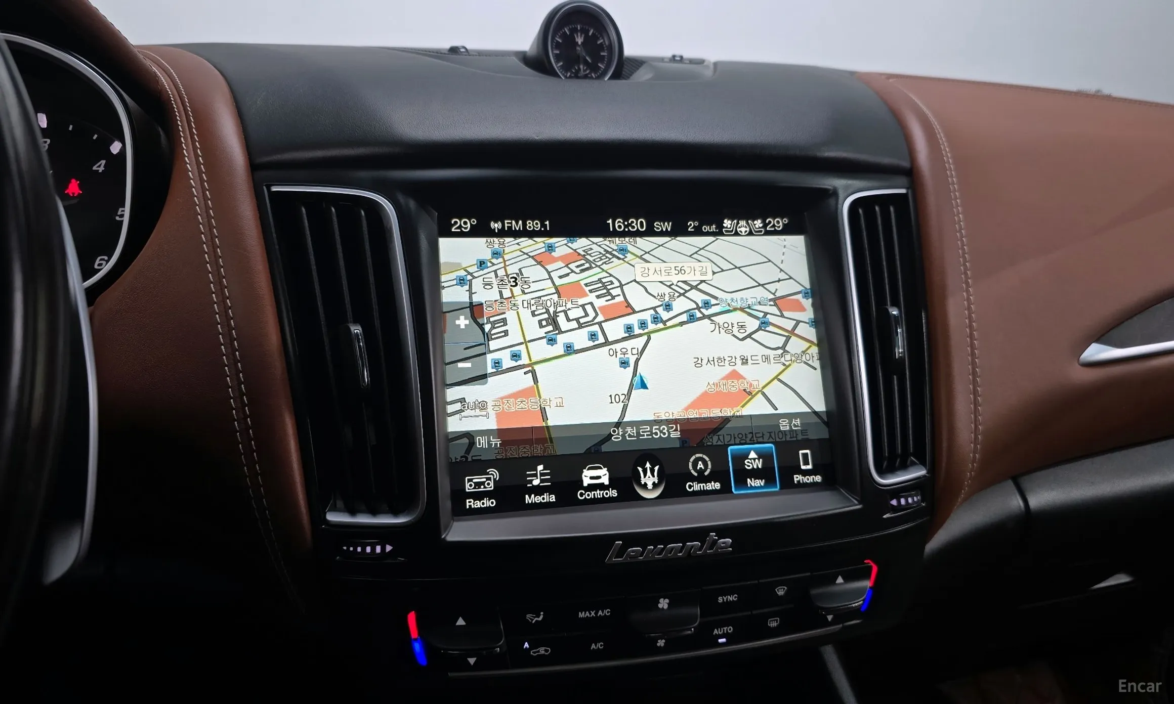 Maserati Levante превью 14