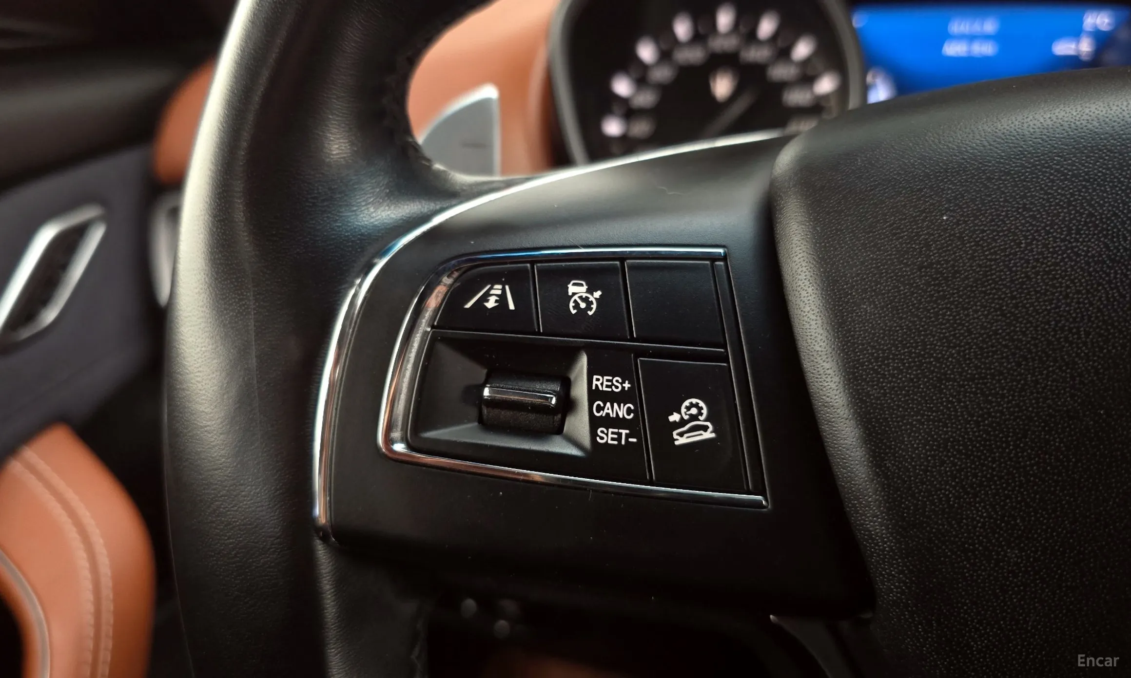 Maserati Levante превью 18