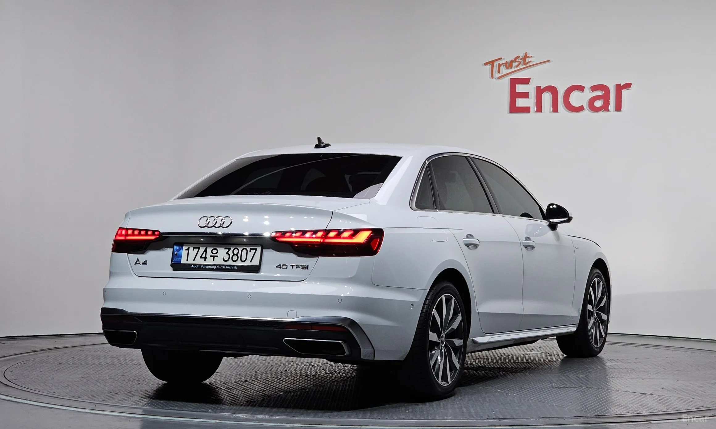 Audi A4 (B9)