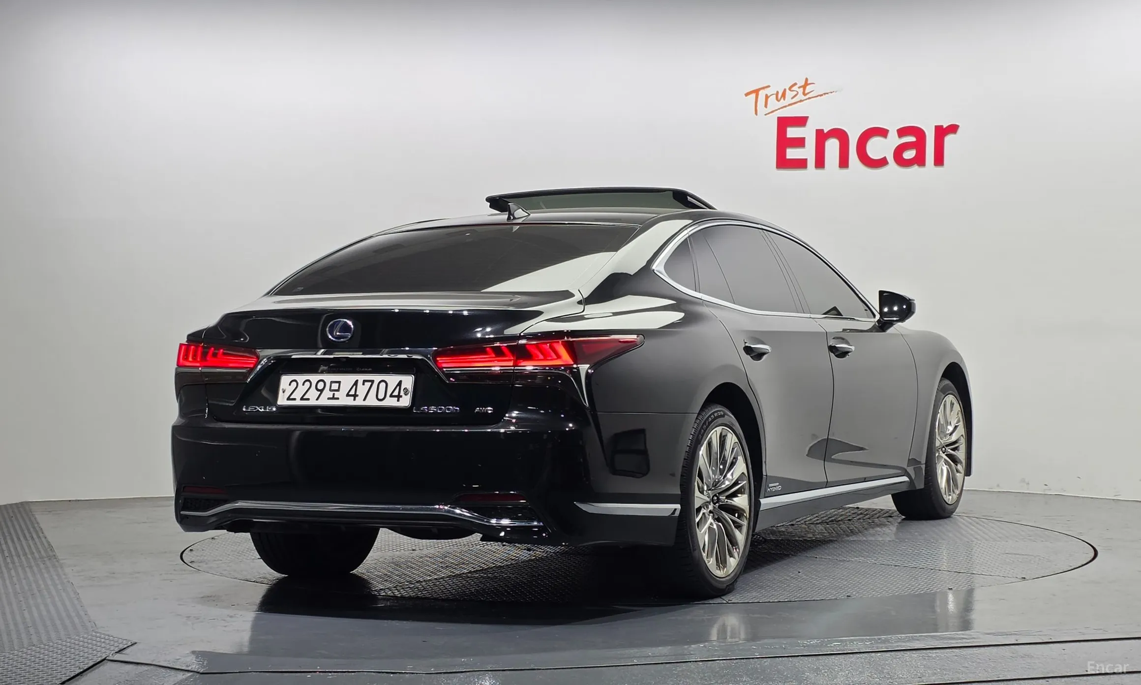 Lexus LS500h Gen 5
