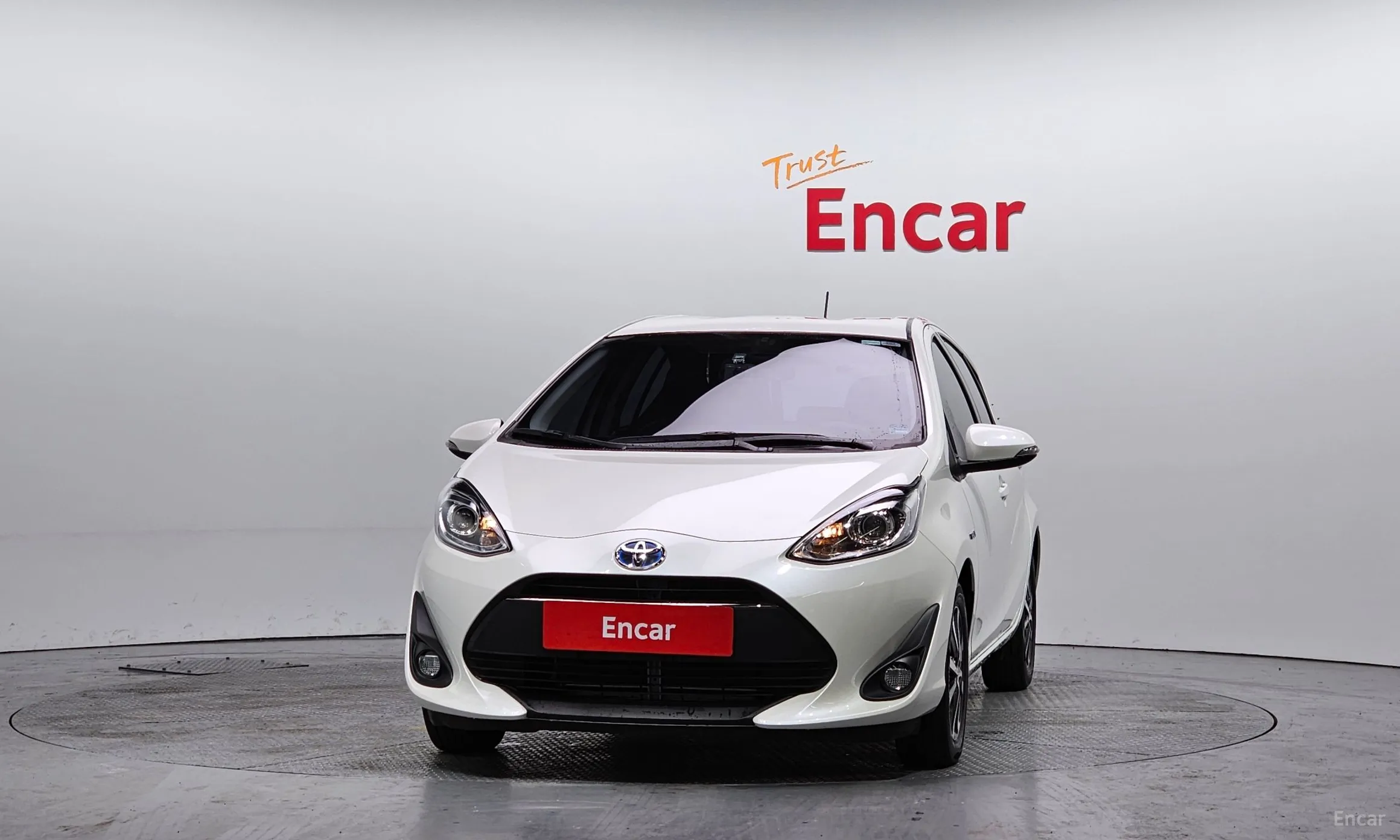 Toyota Prius C превью 3