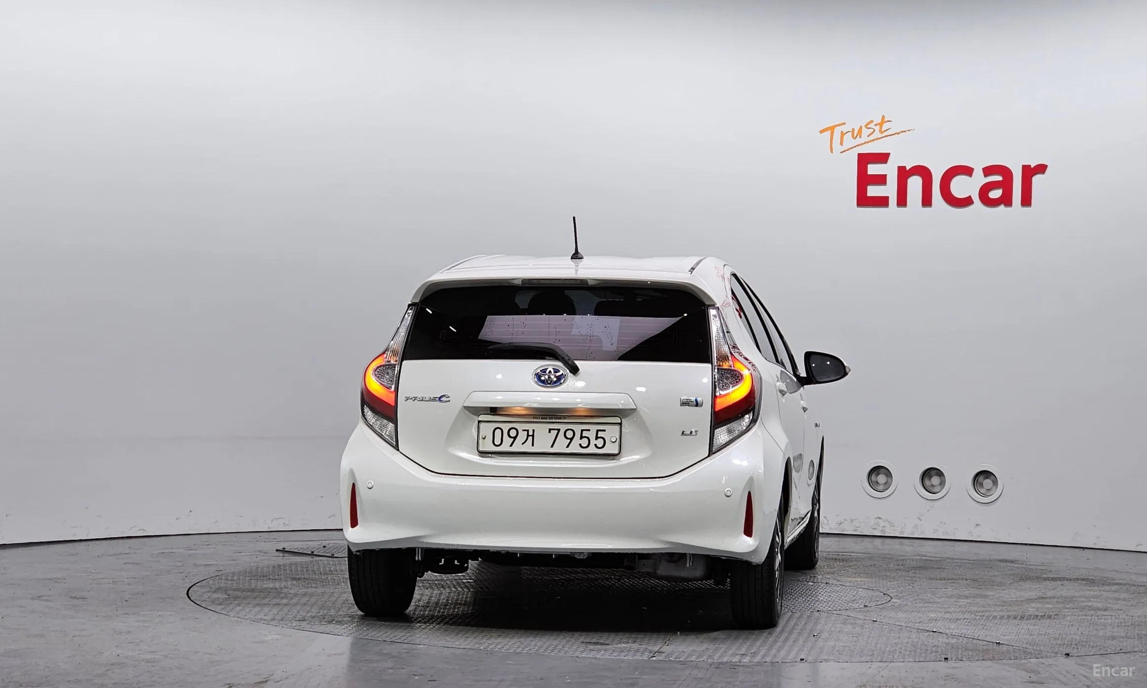 Toyota Prius C превью 4