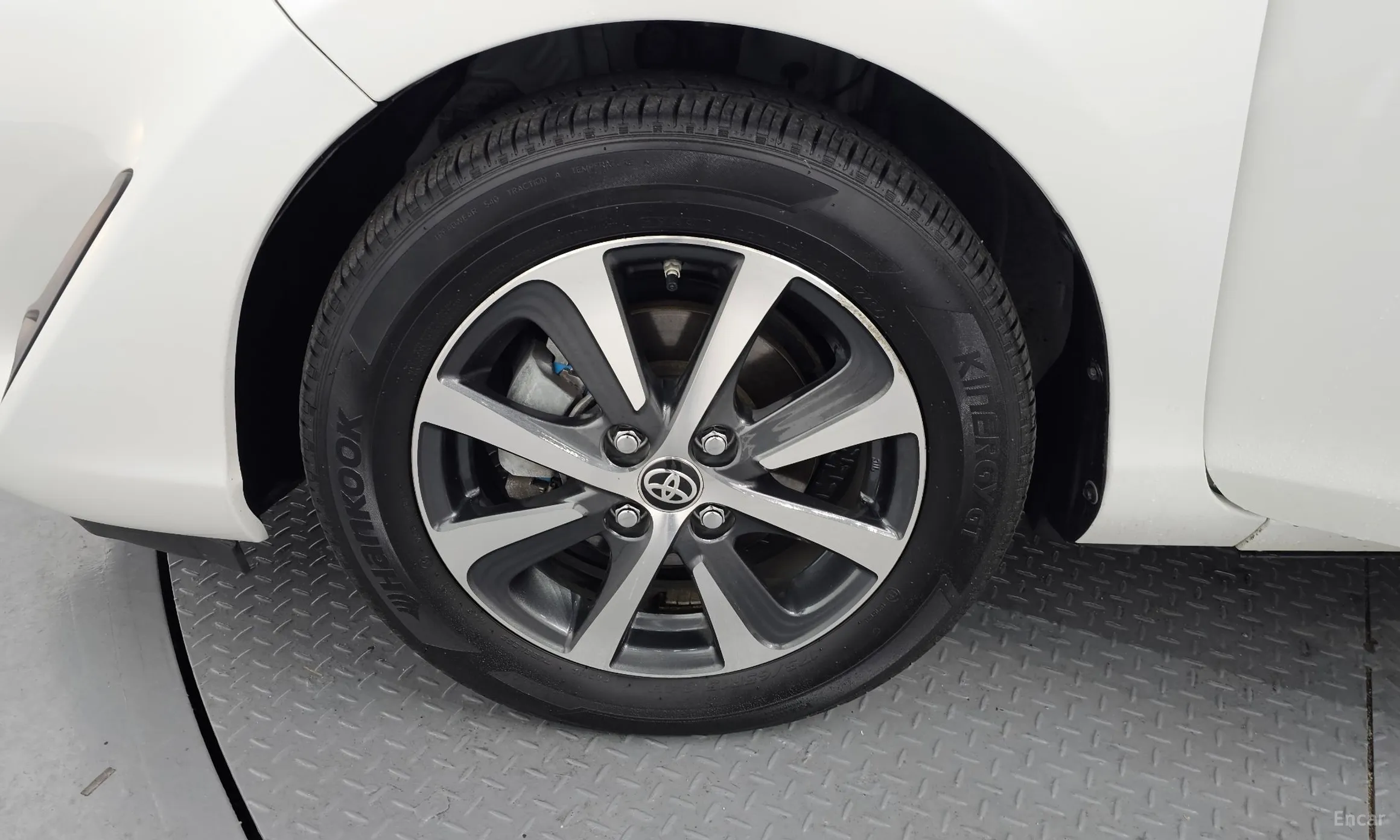 Toyota Prius C превью 5
