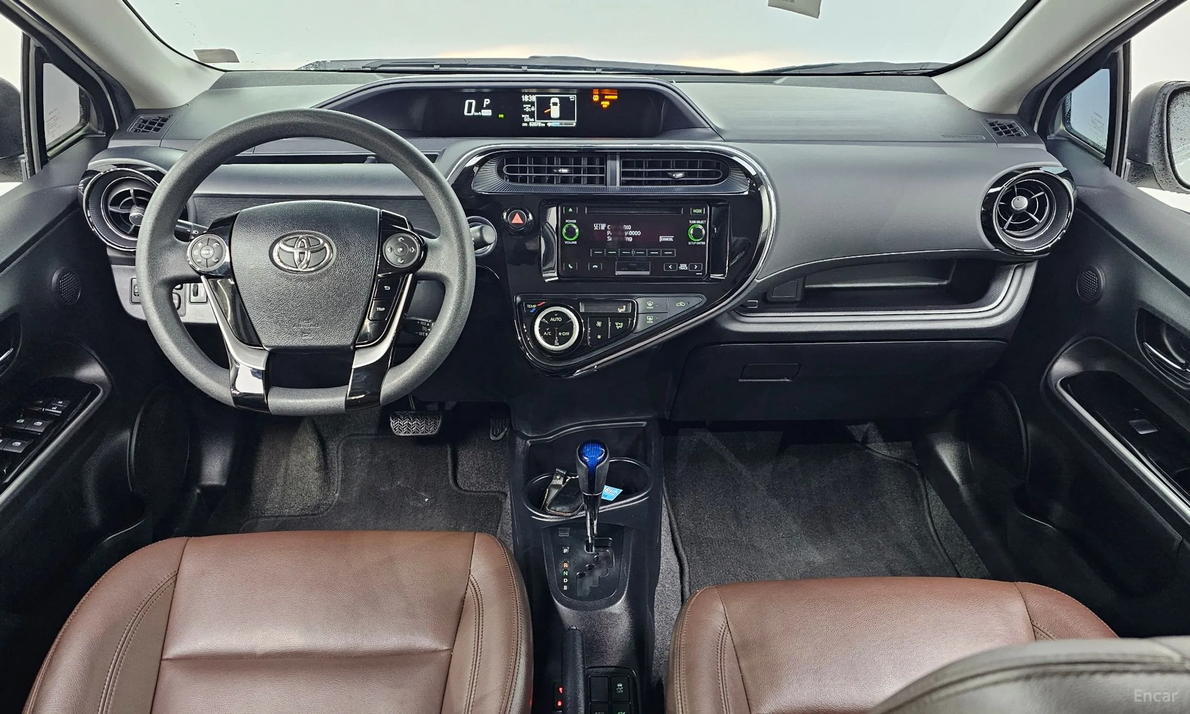 Toyota Prius C превью 7