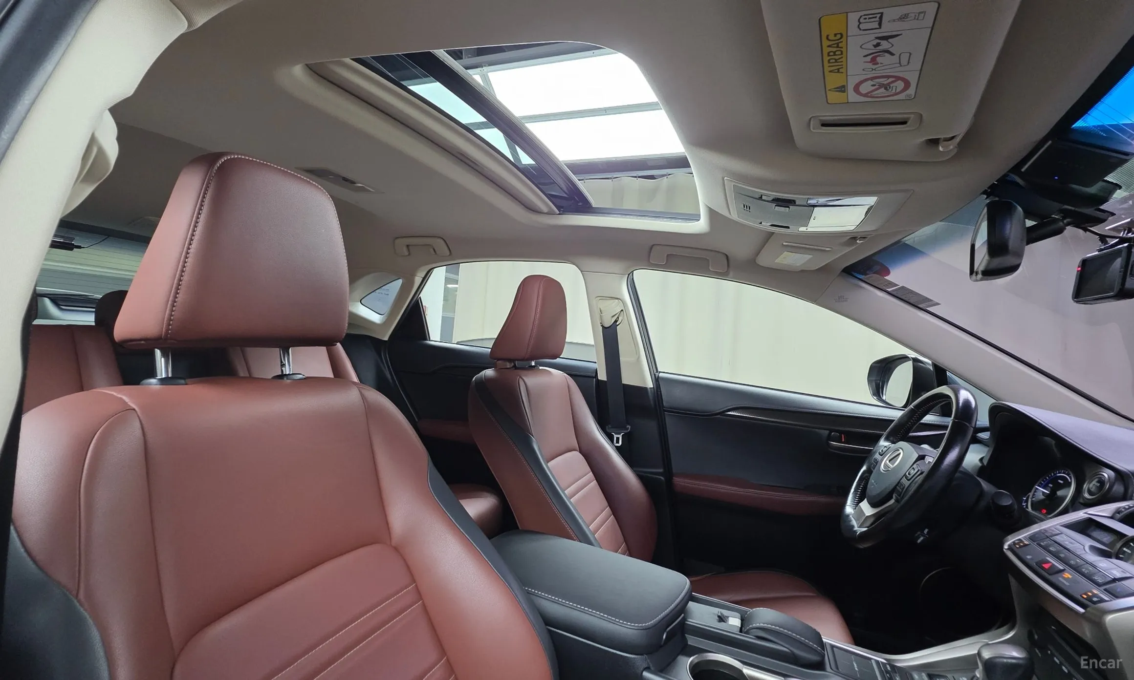 Lexus NX300h превью 11