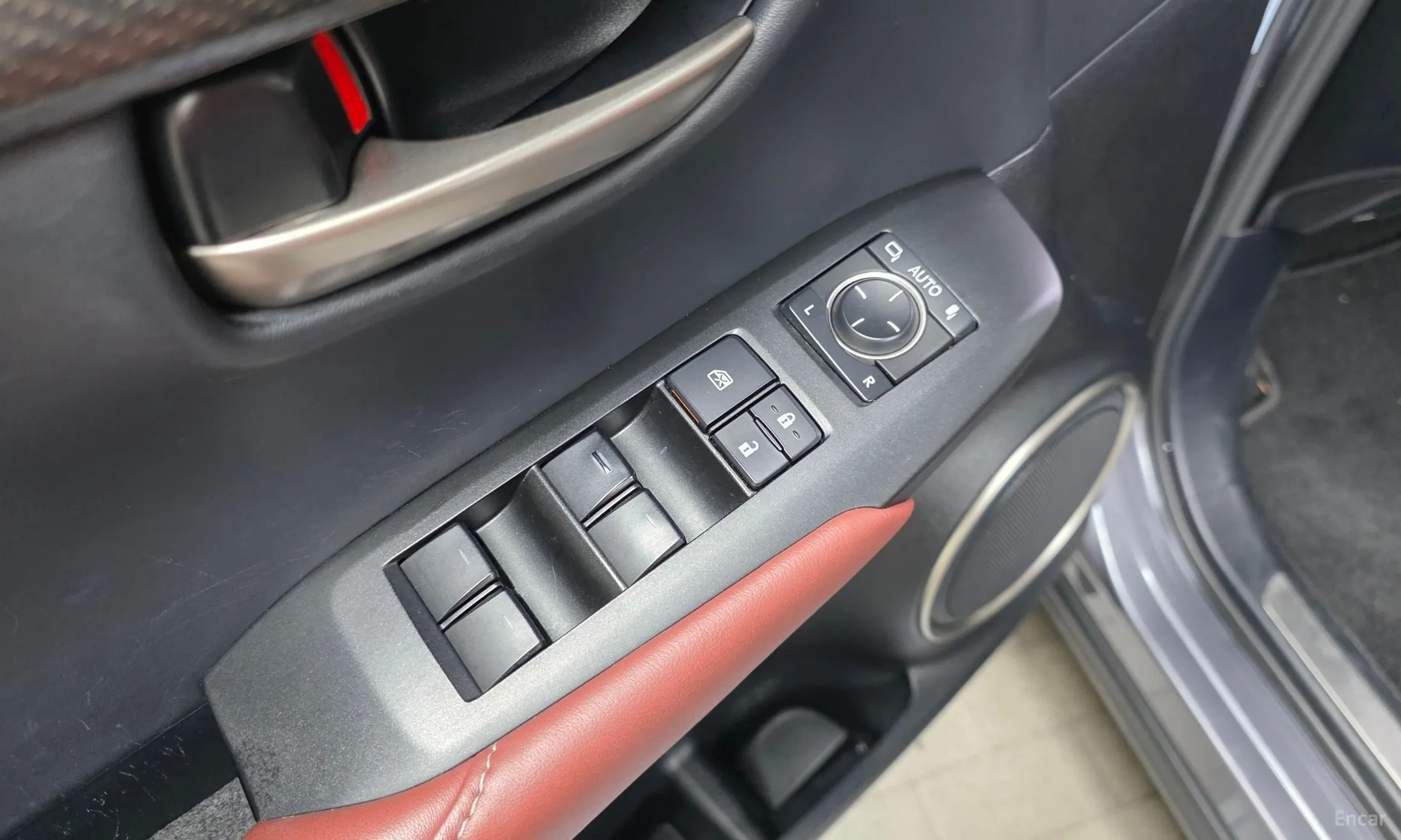 Lexus NX300h превью 13