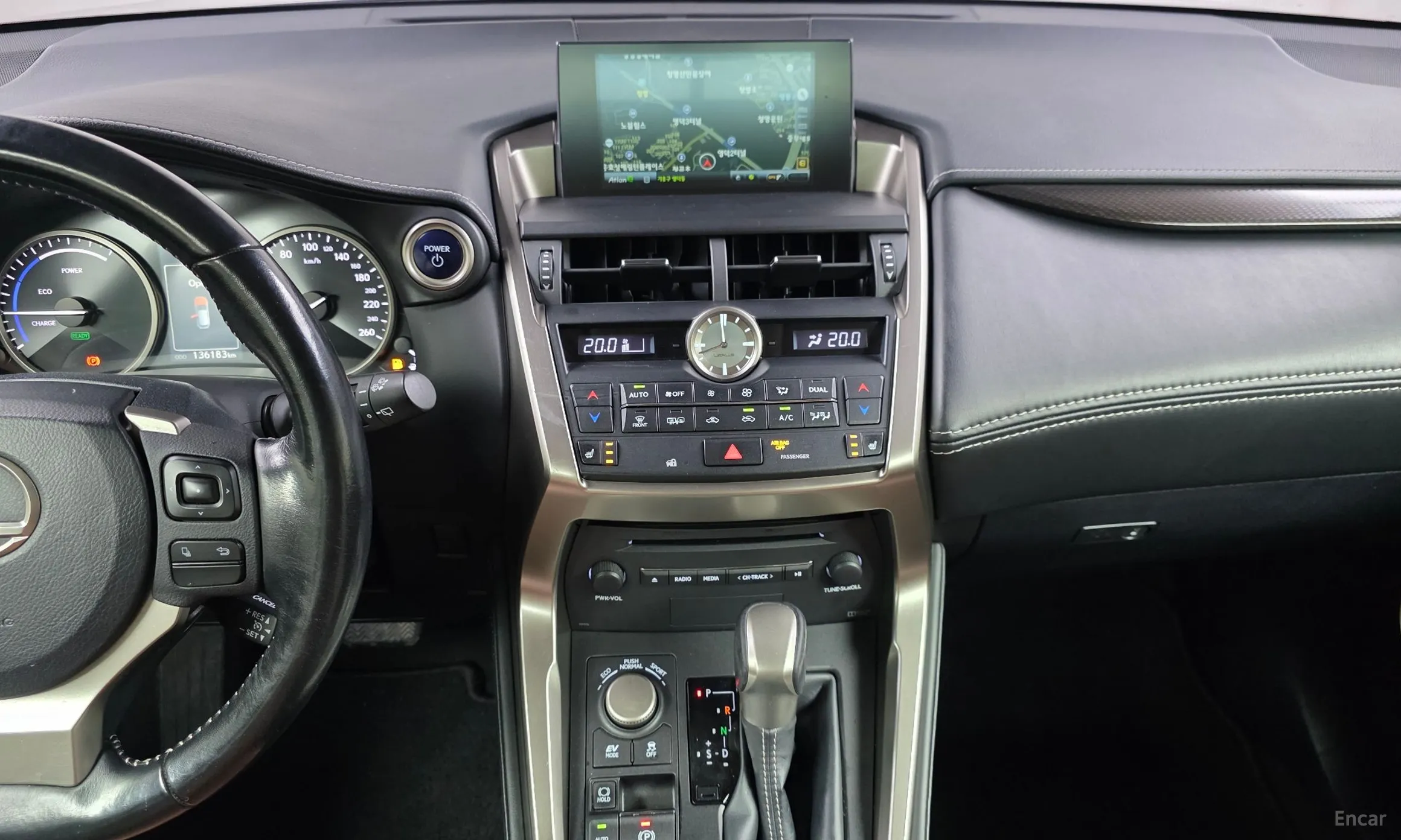Lexus NX300h превью 15