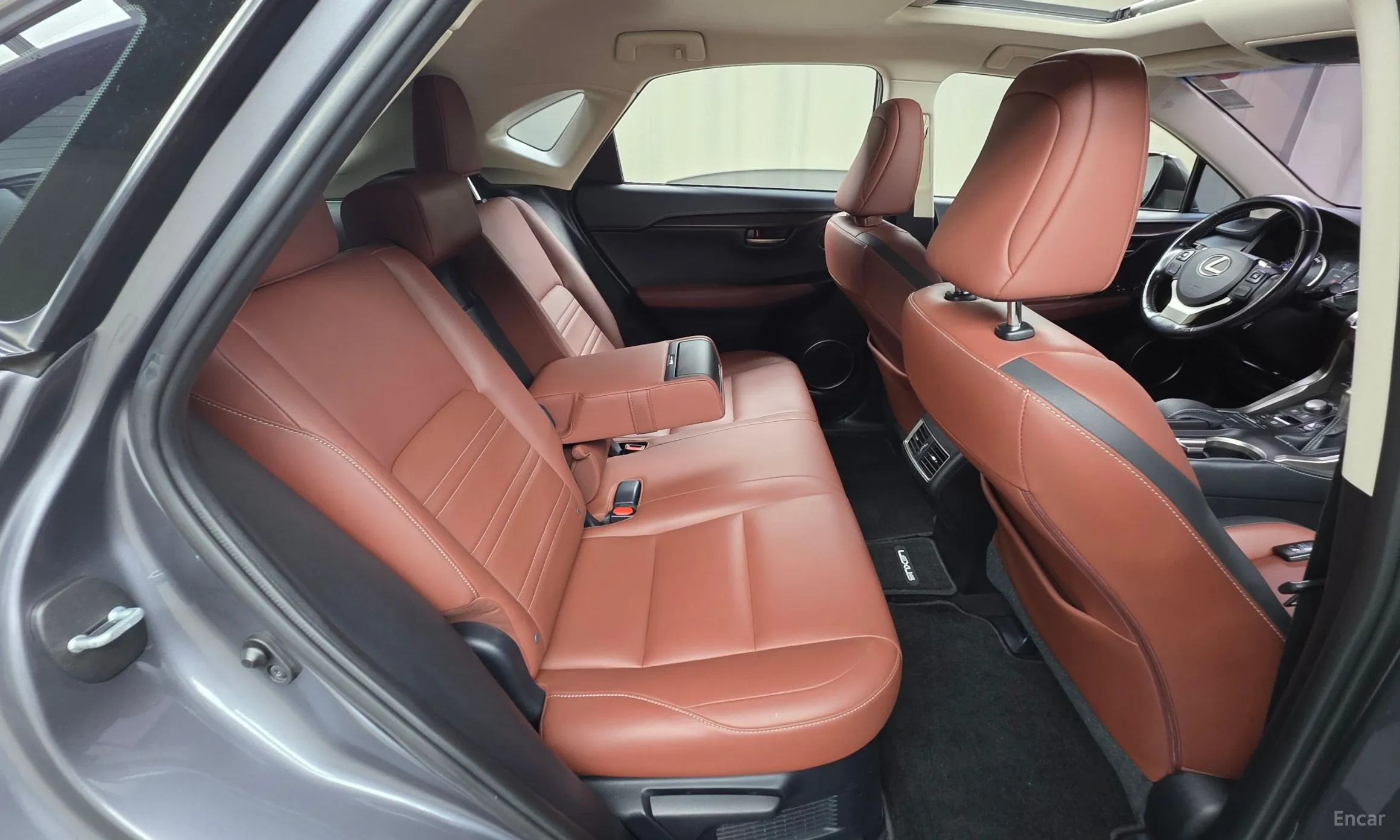 Lexus NX300h превью 19