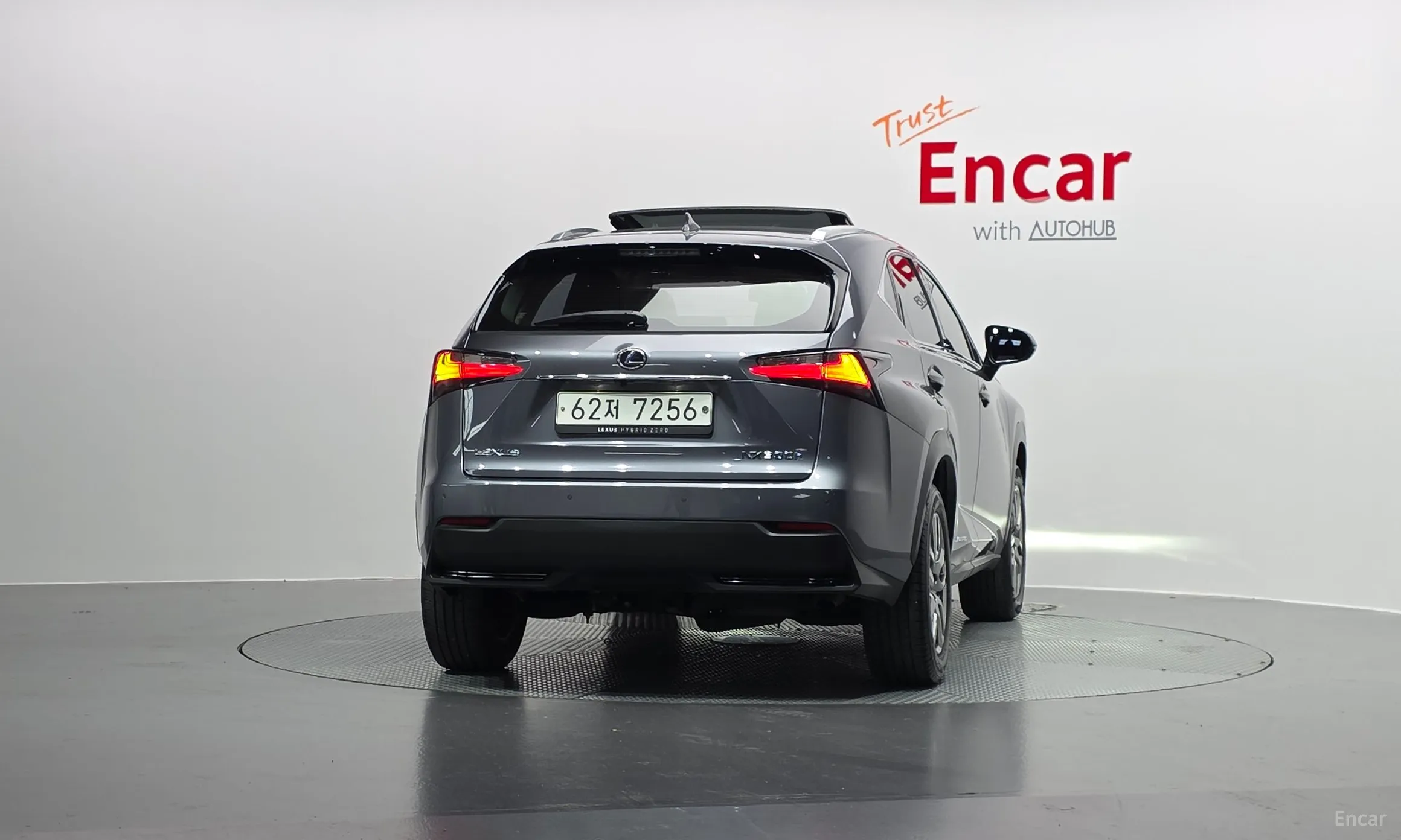 Lexus NX300h превью 4