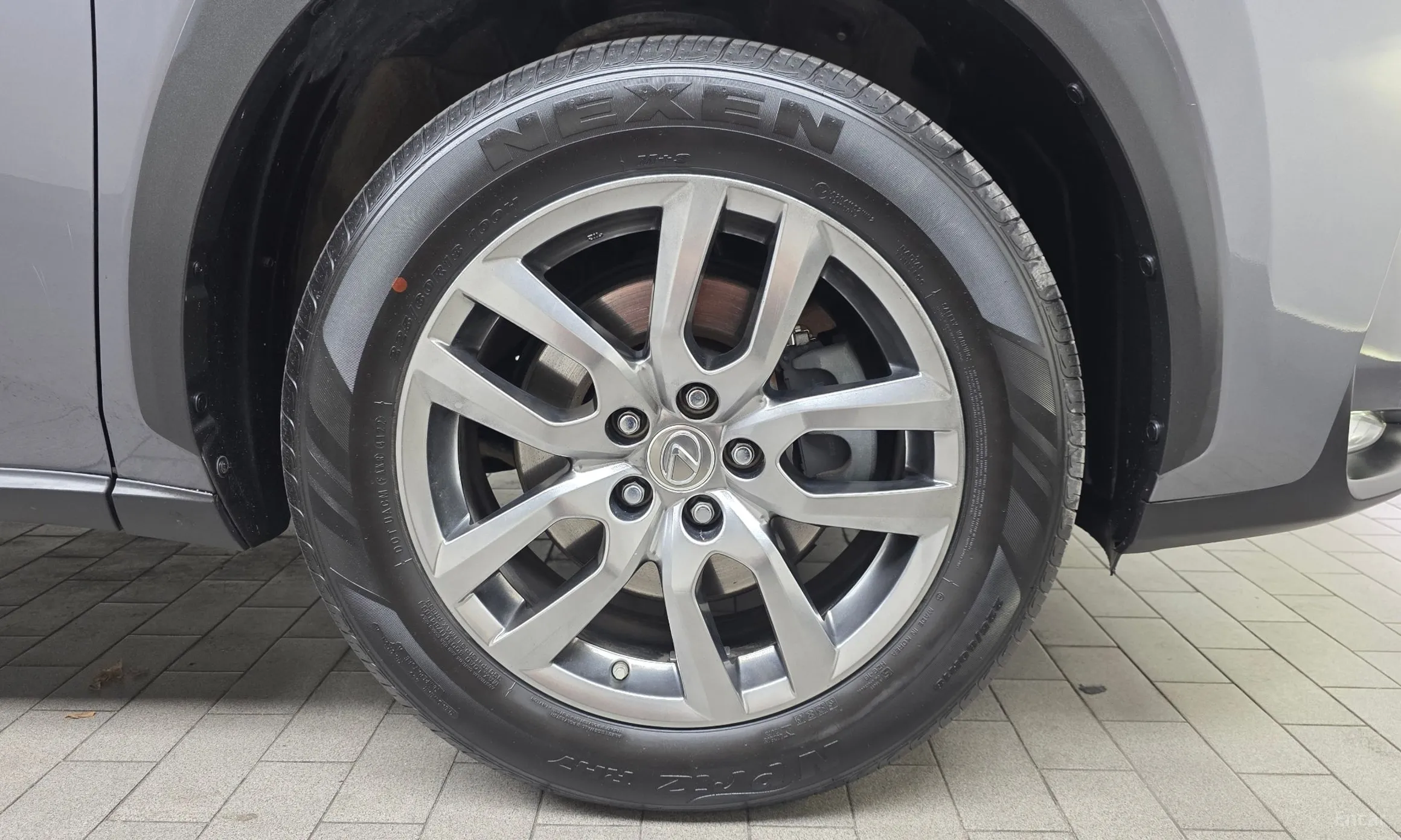 Lexus NX300h превью 5