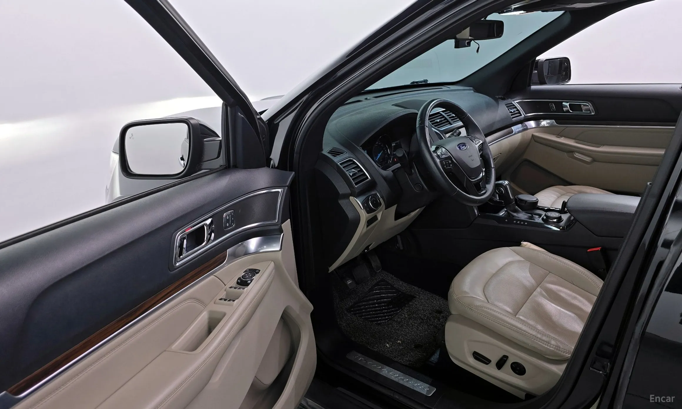 Ford Explorer превью 10