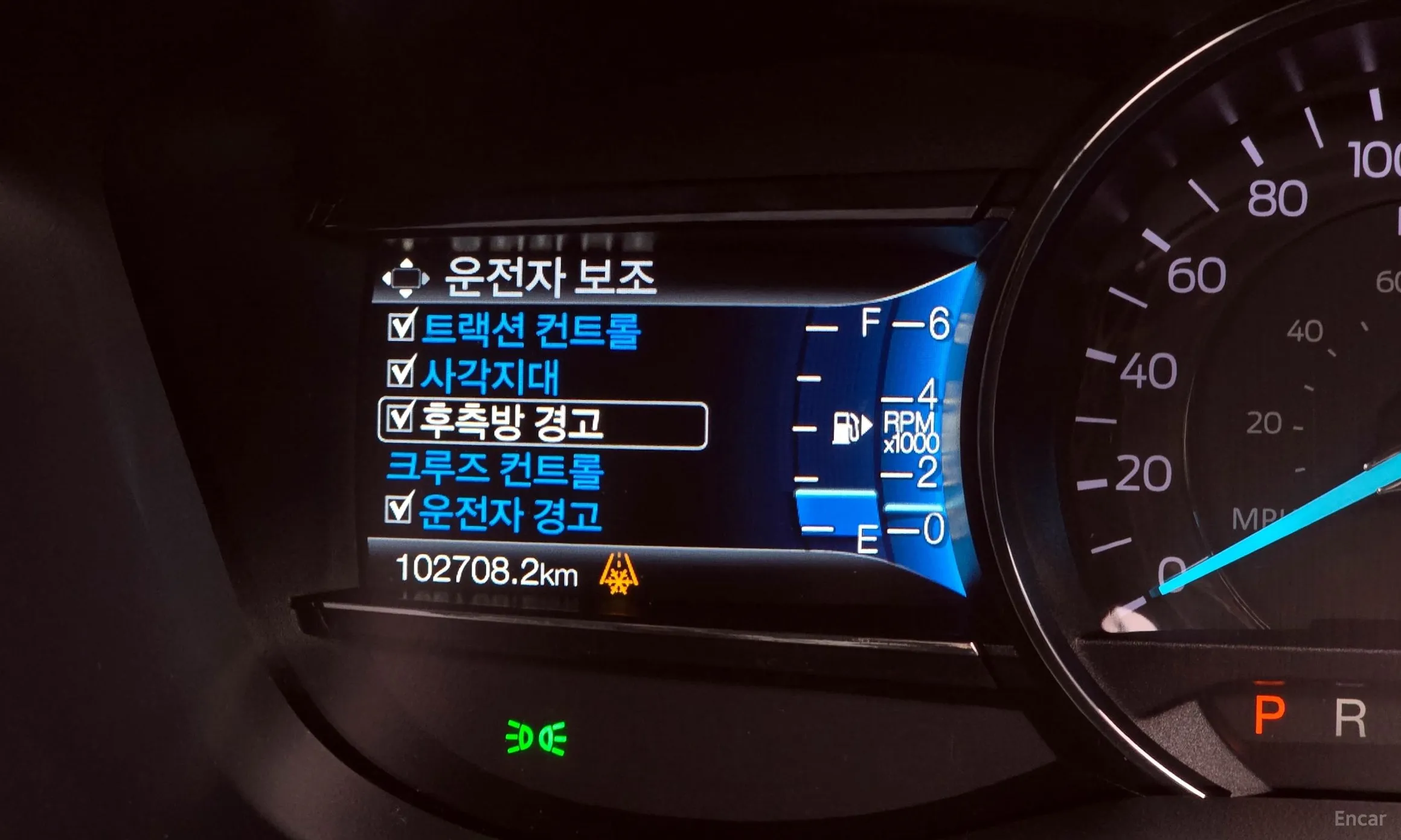 Ford Explorer превью 17