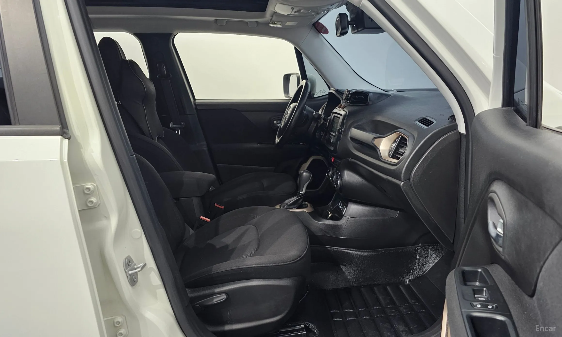 Jeep Renegade превью 10