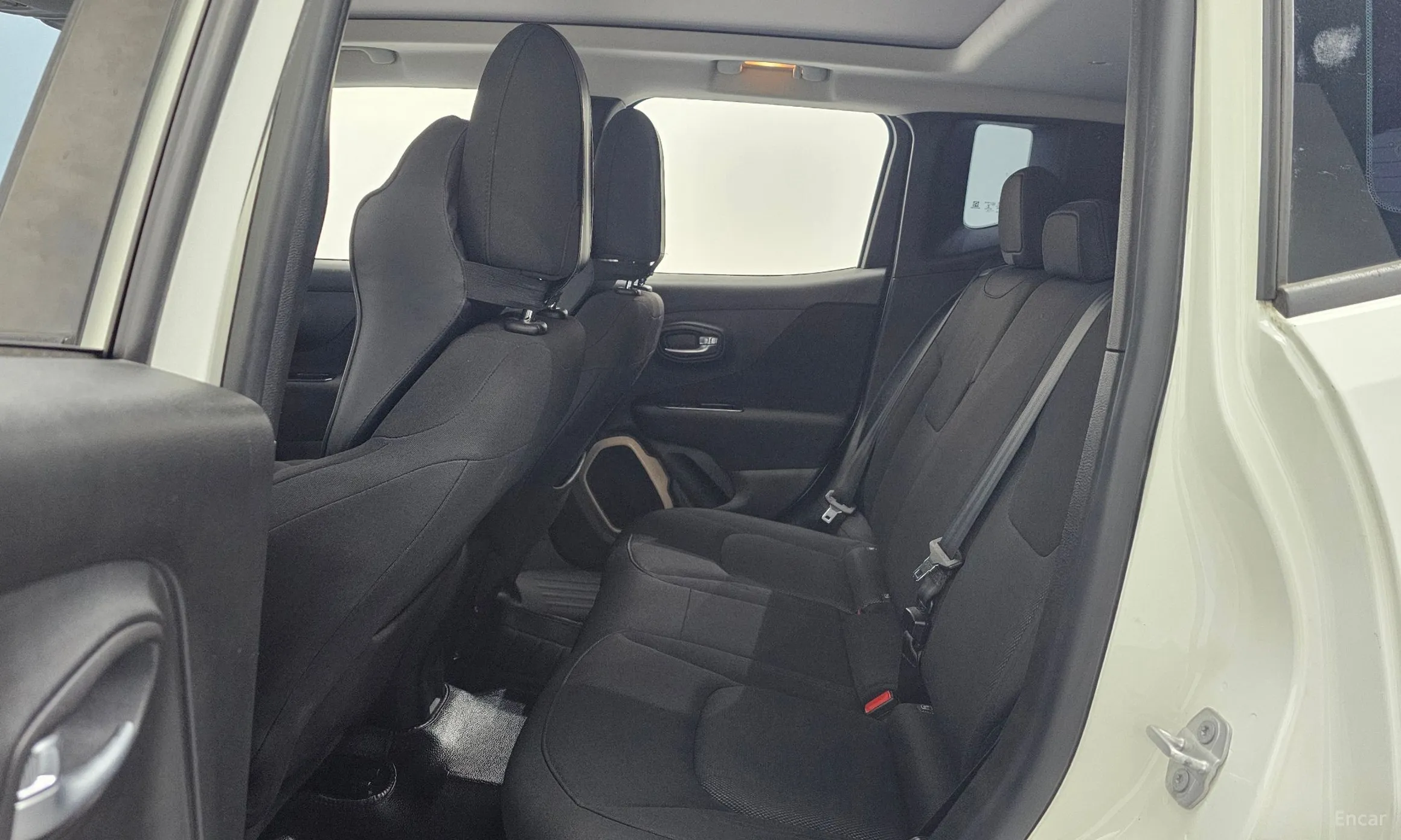 Jeep Renegade превью 13