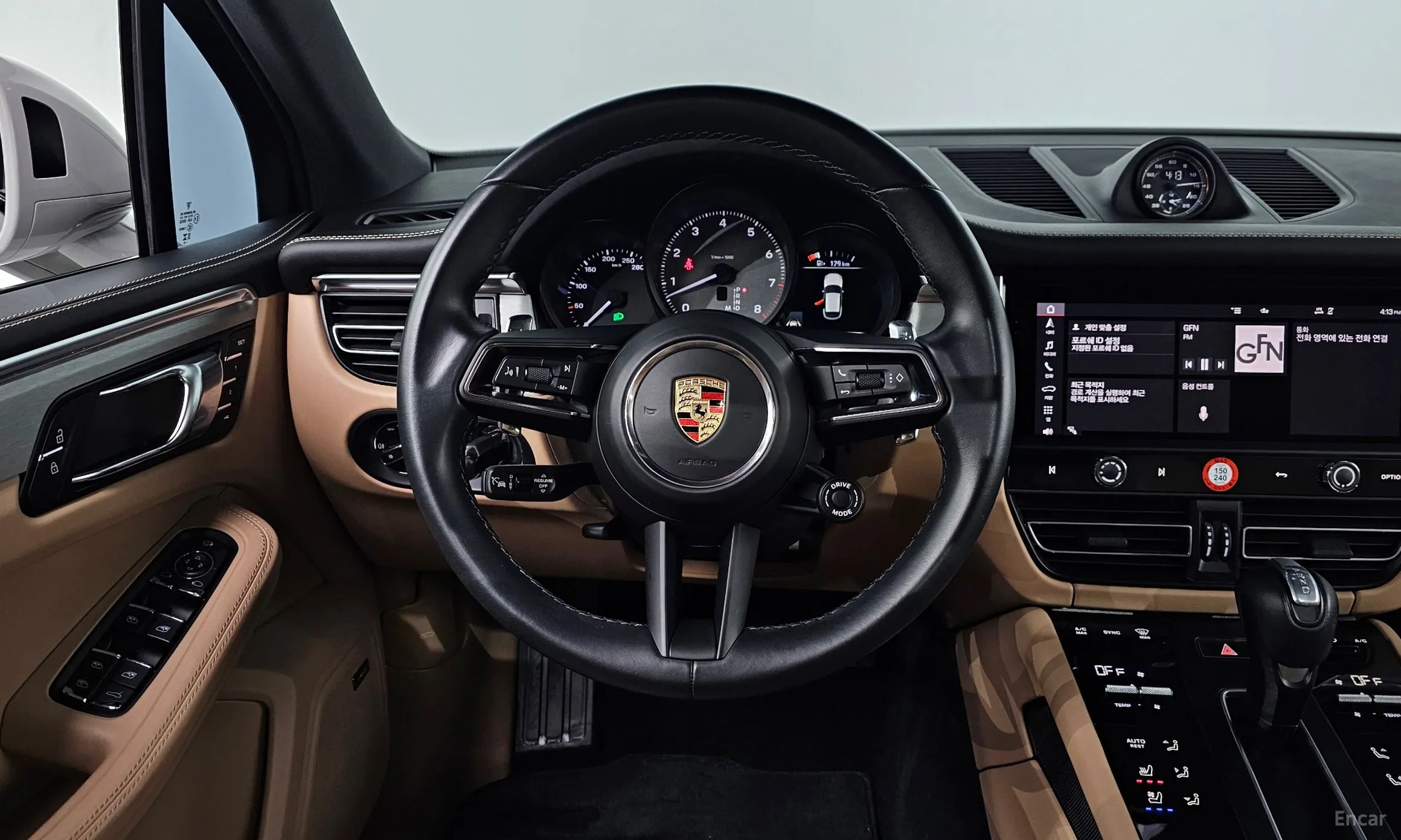 Porsche Macan превью 13