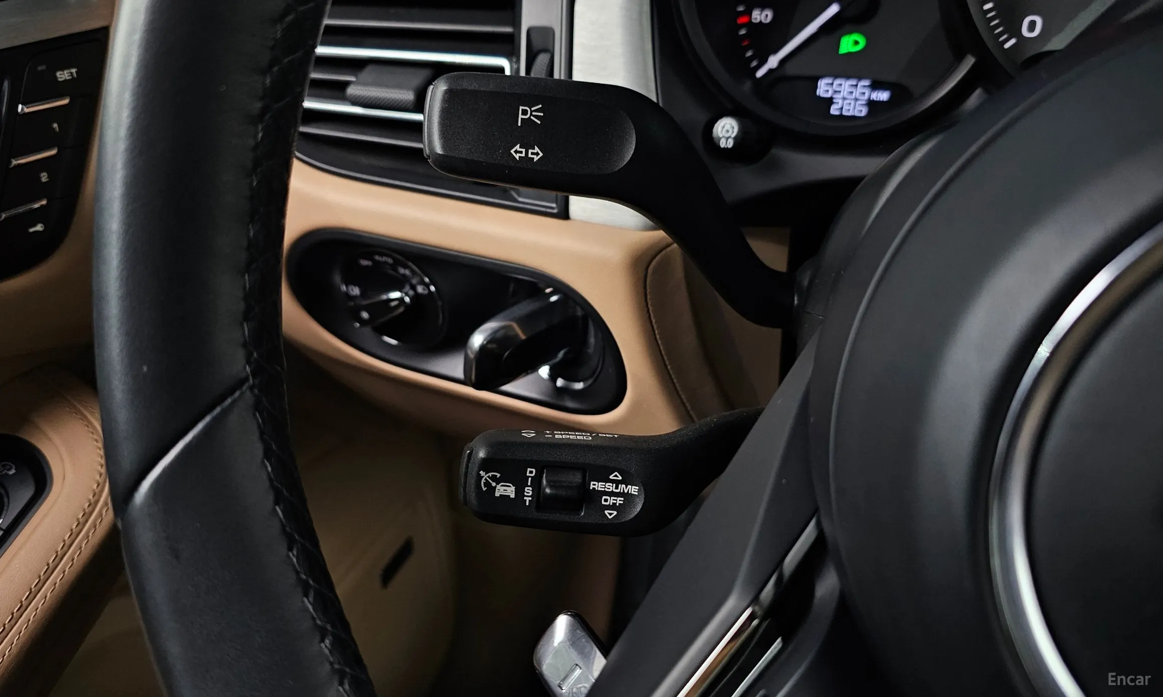 Porsche Macan превью 16