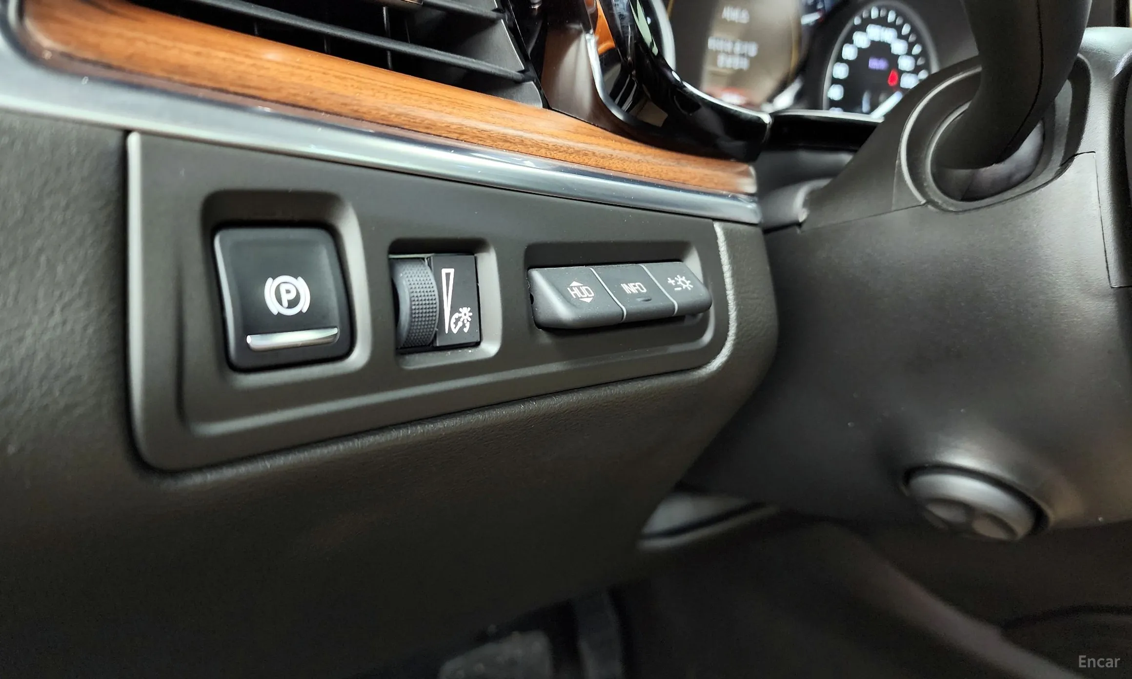 Cadillac XT5 превью 16