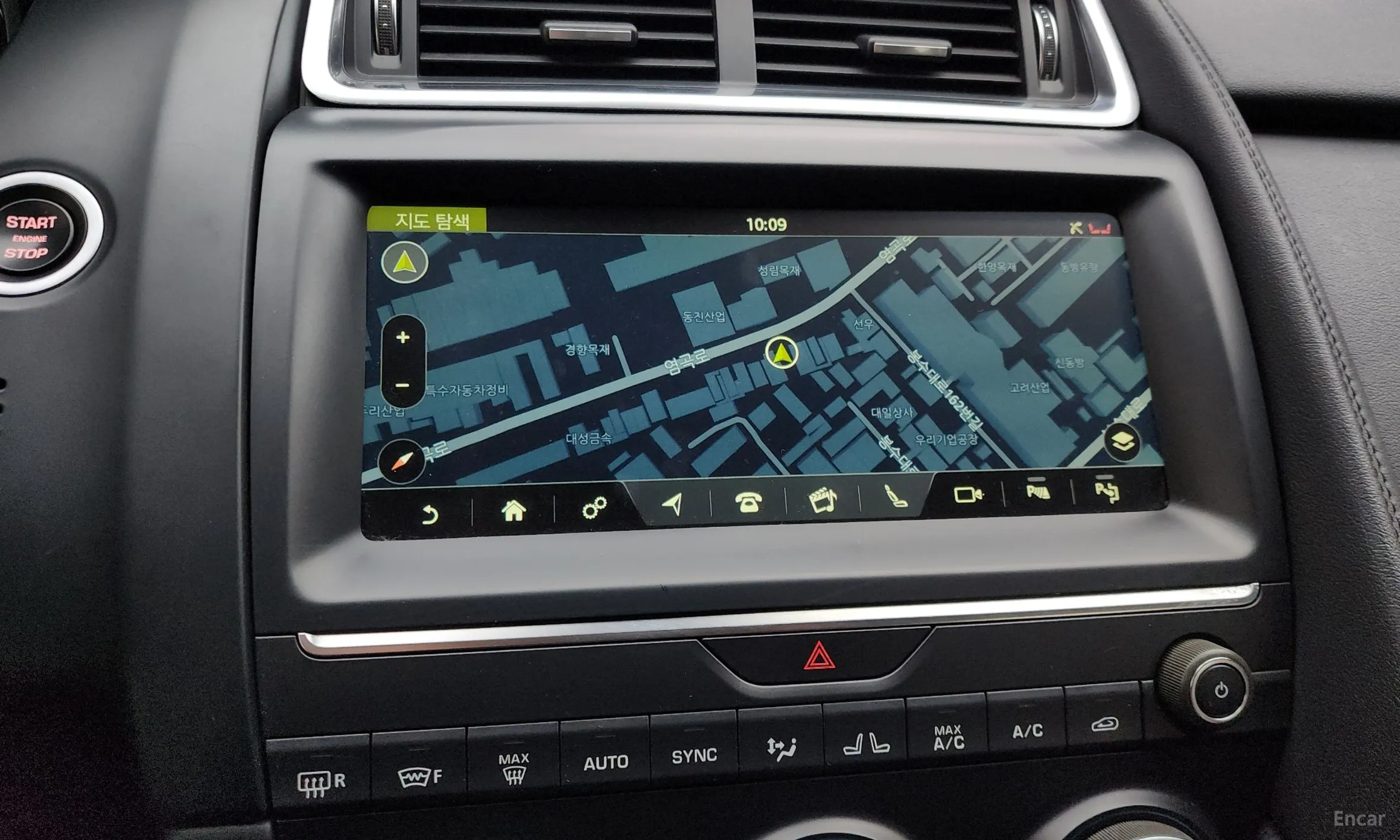 Jaguar E-PACE превью 14