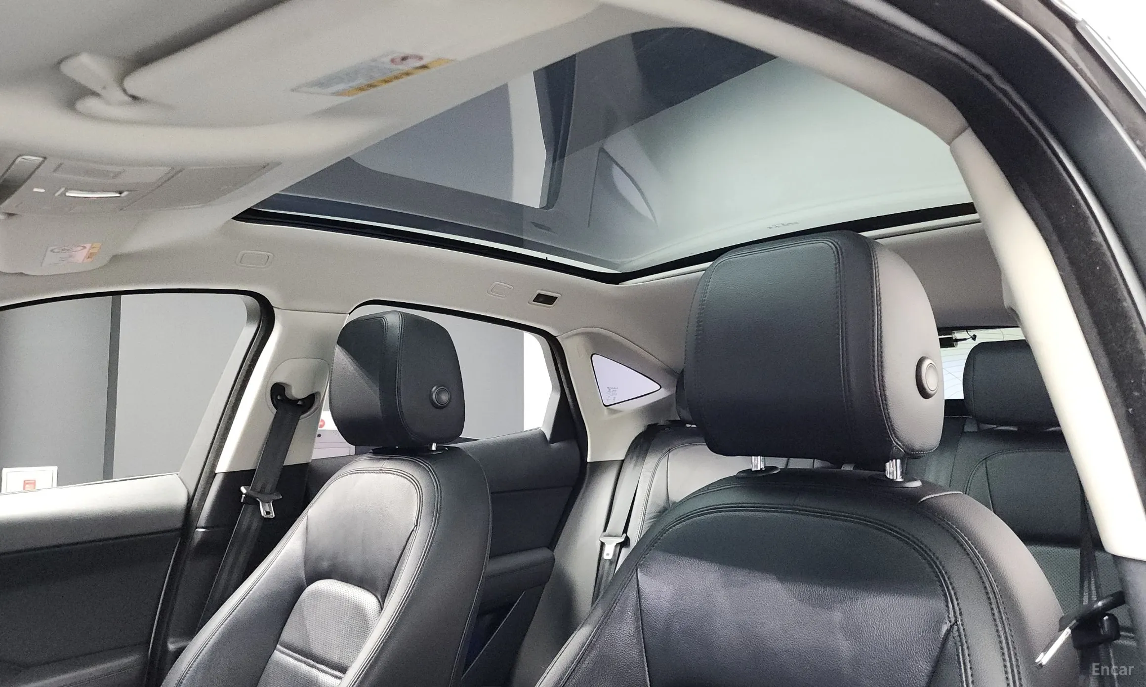 Jaguar E-PACE превью 19
