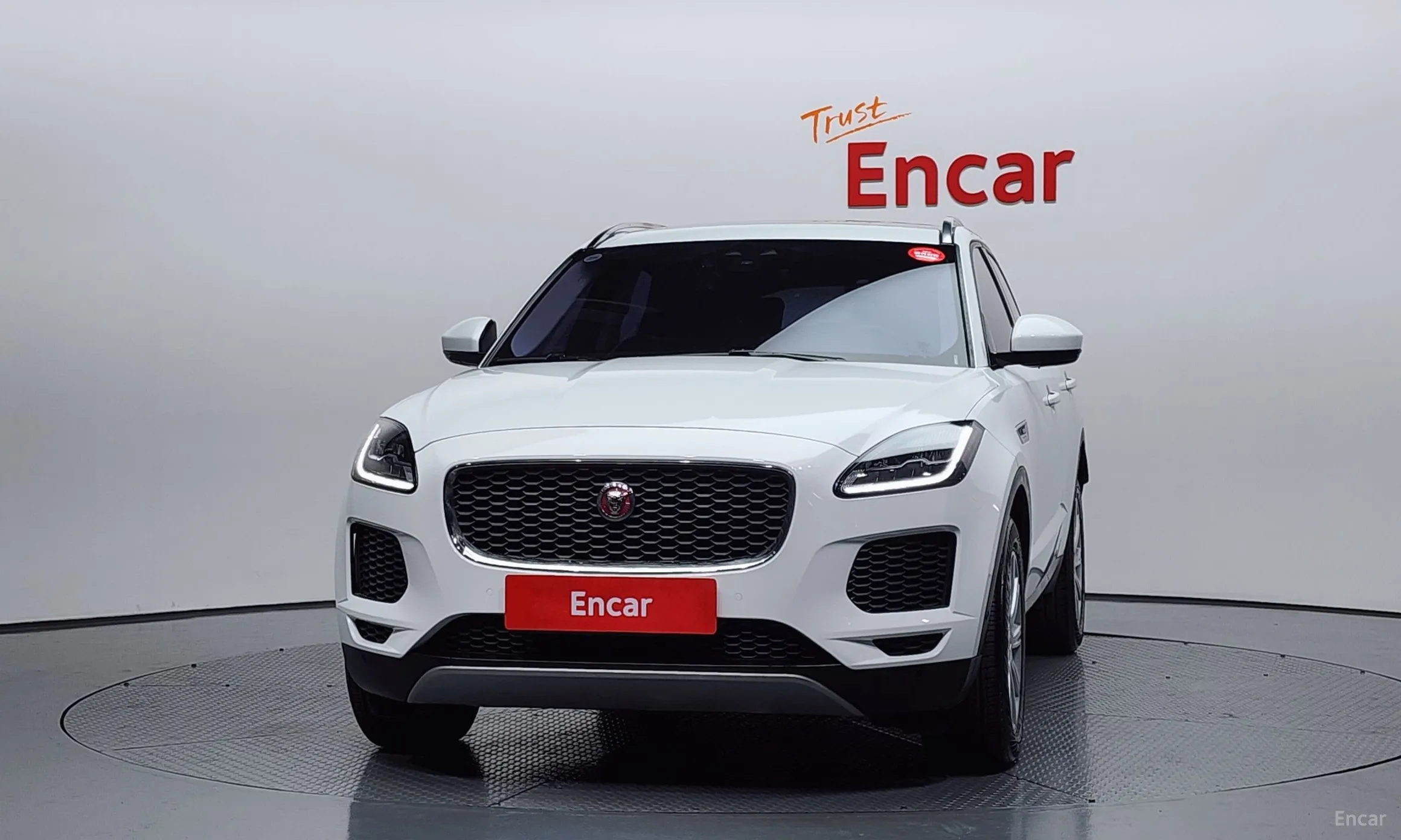 Jaguar E-PACE превью 3