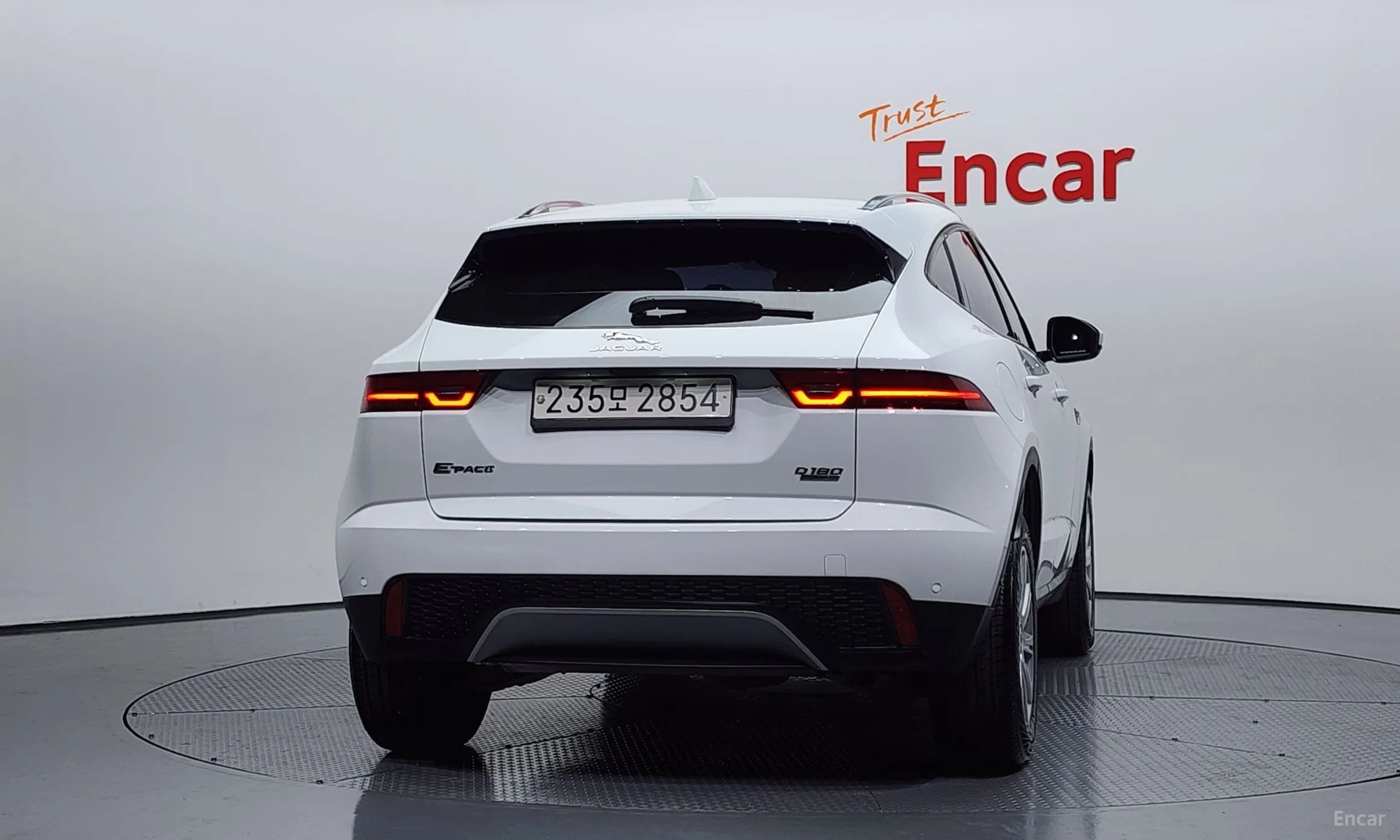 Jaguar E-PACE превью 4