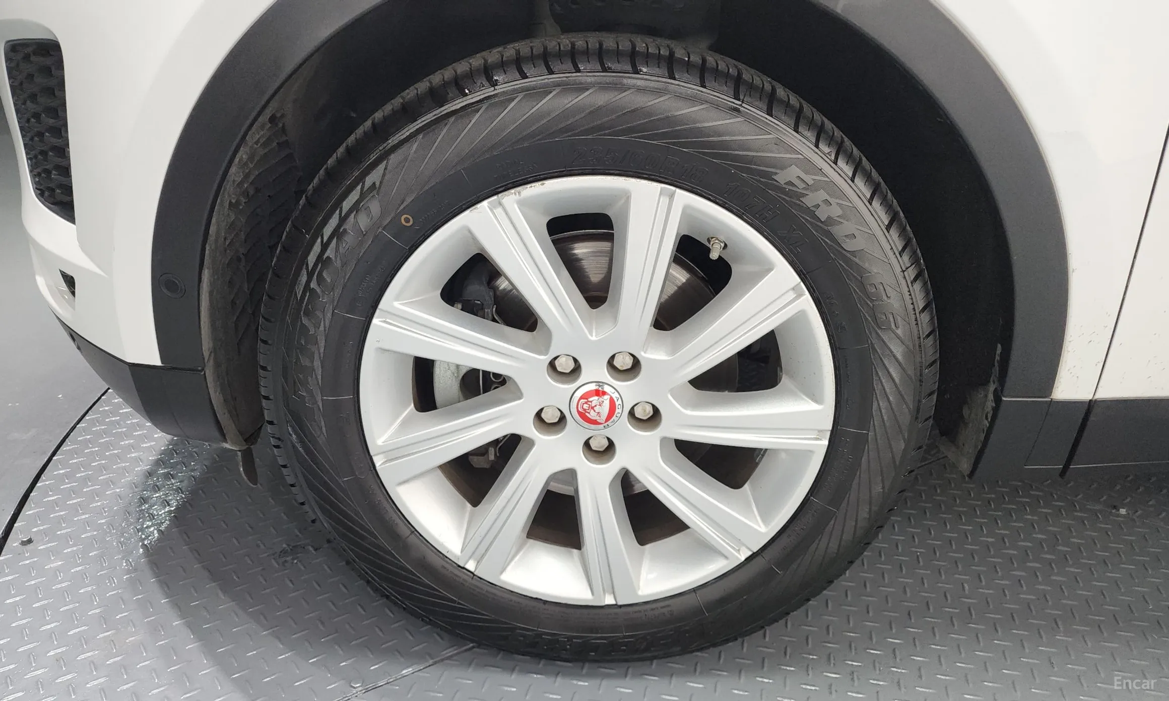 Jaguar E-PACE превью 5