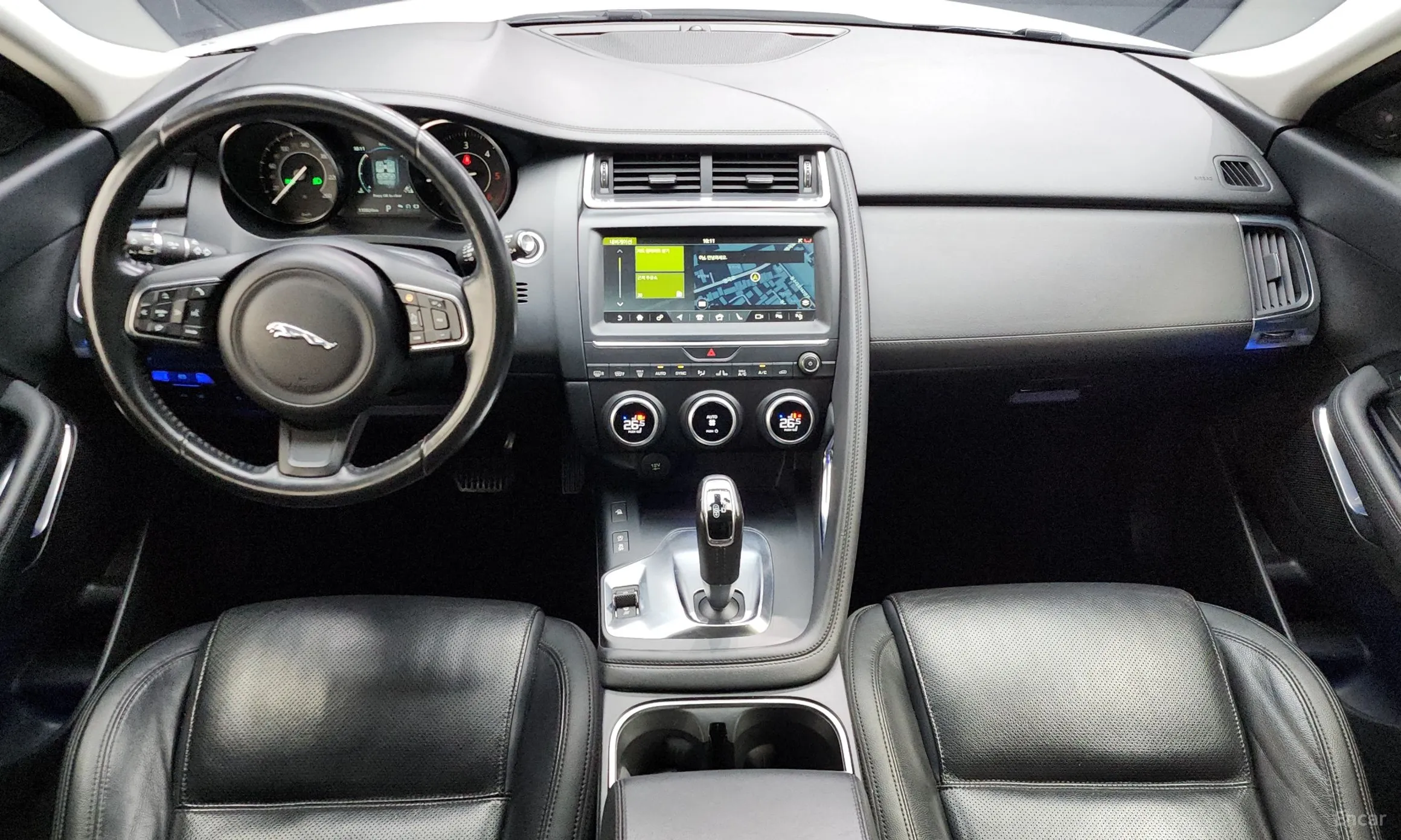 Jaguar E-PACE превью 7