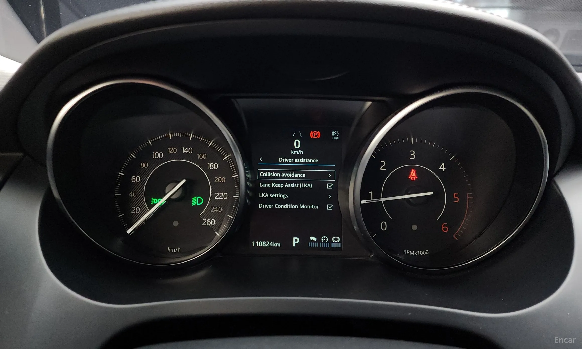 Jaguar E-PACE превью 8
