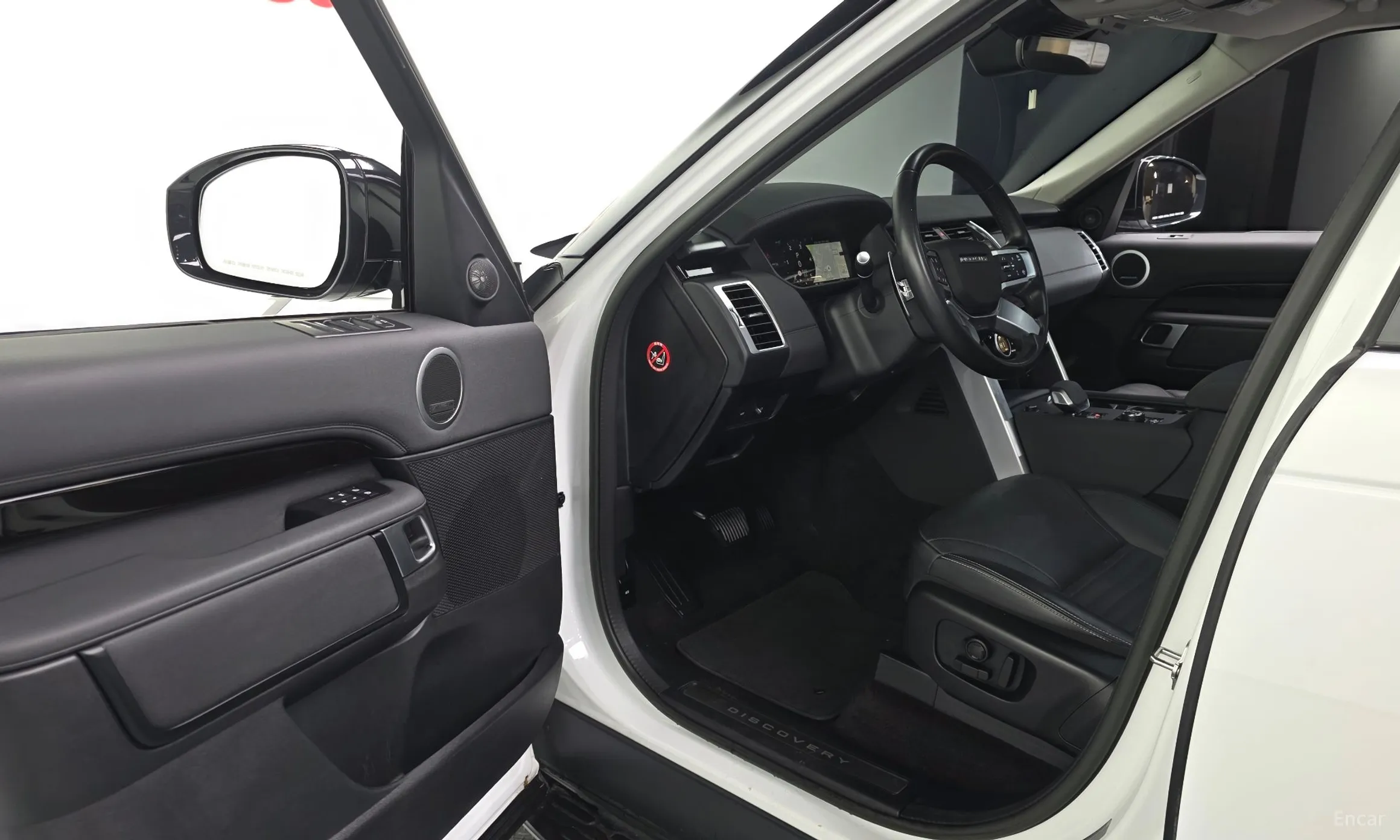 Land Rover Discovery 5 превью 10