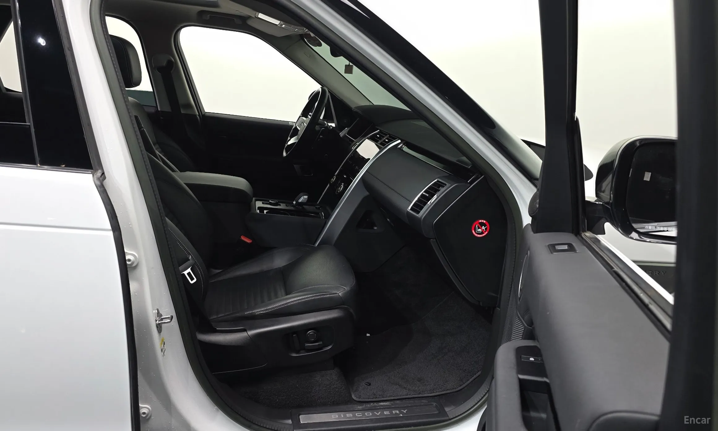Land Rover Discovery 5 превью 11