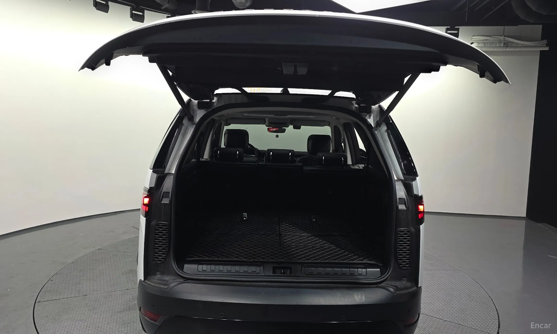 Land Rover Discovery 5 превью 20