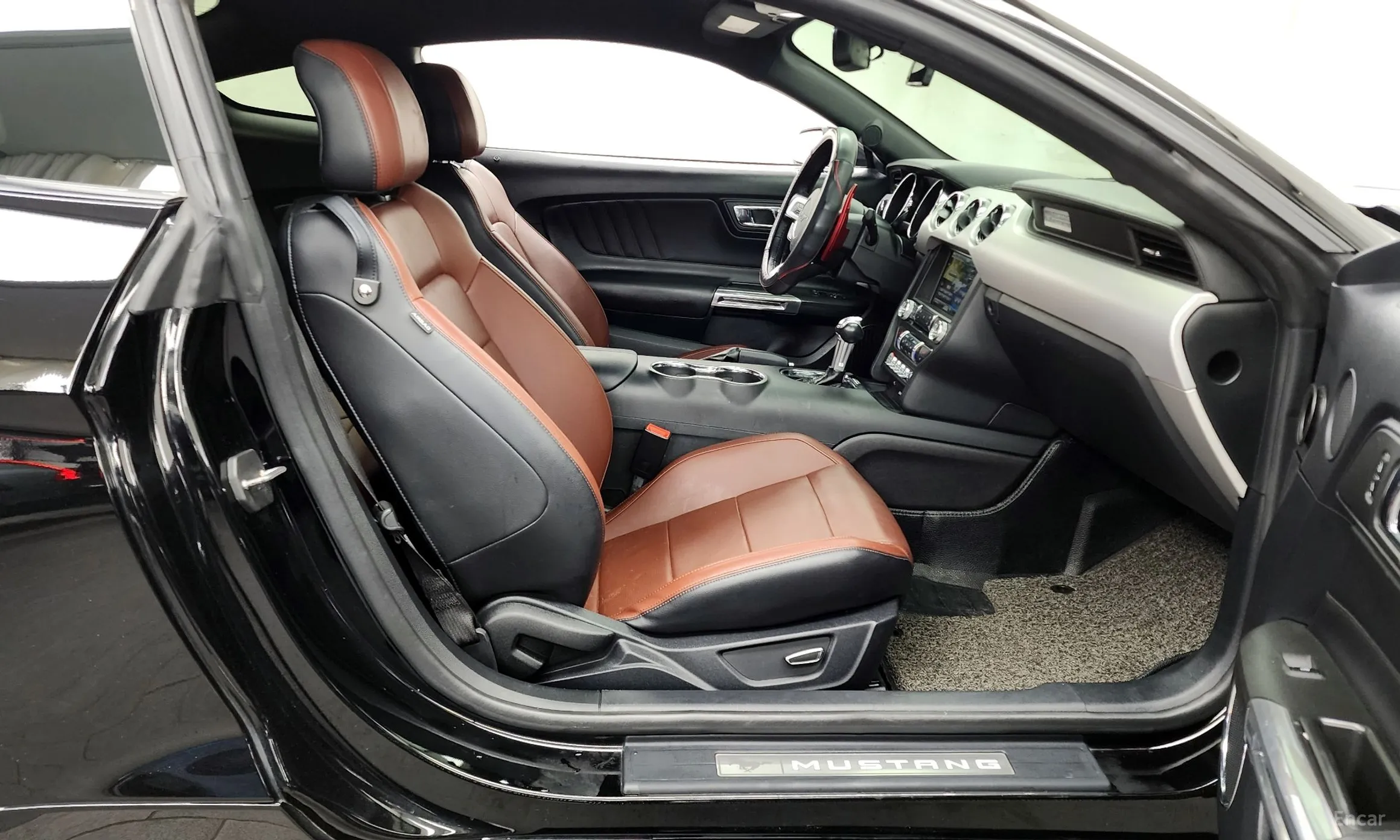 Ford Mustang превью 11