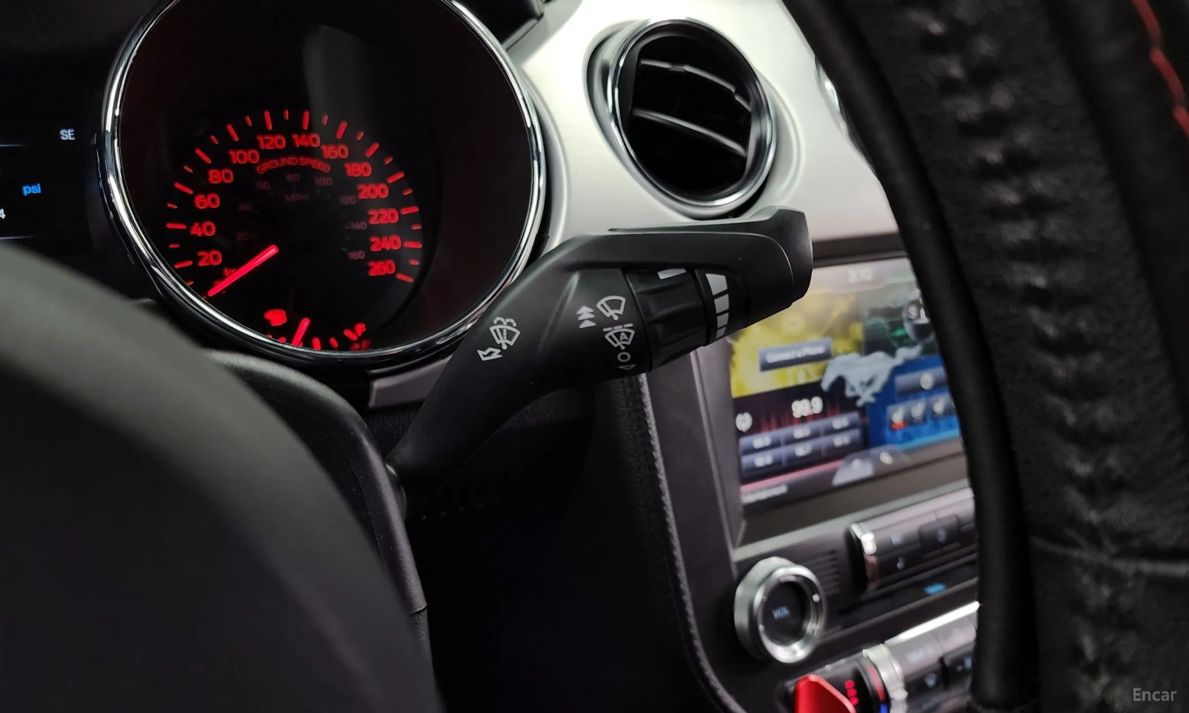 Ford Mustang превью 18