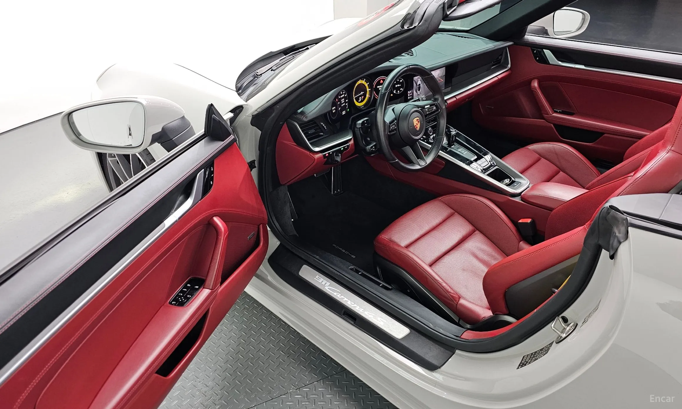 Porsche 911 (992) превью 11