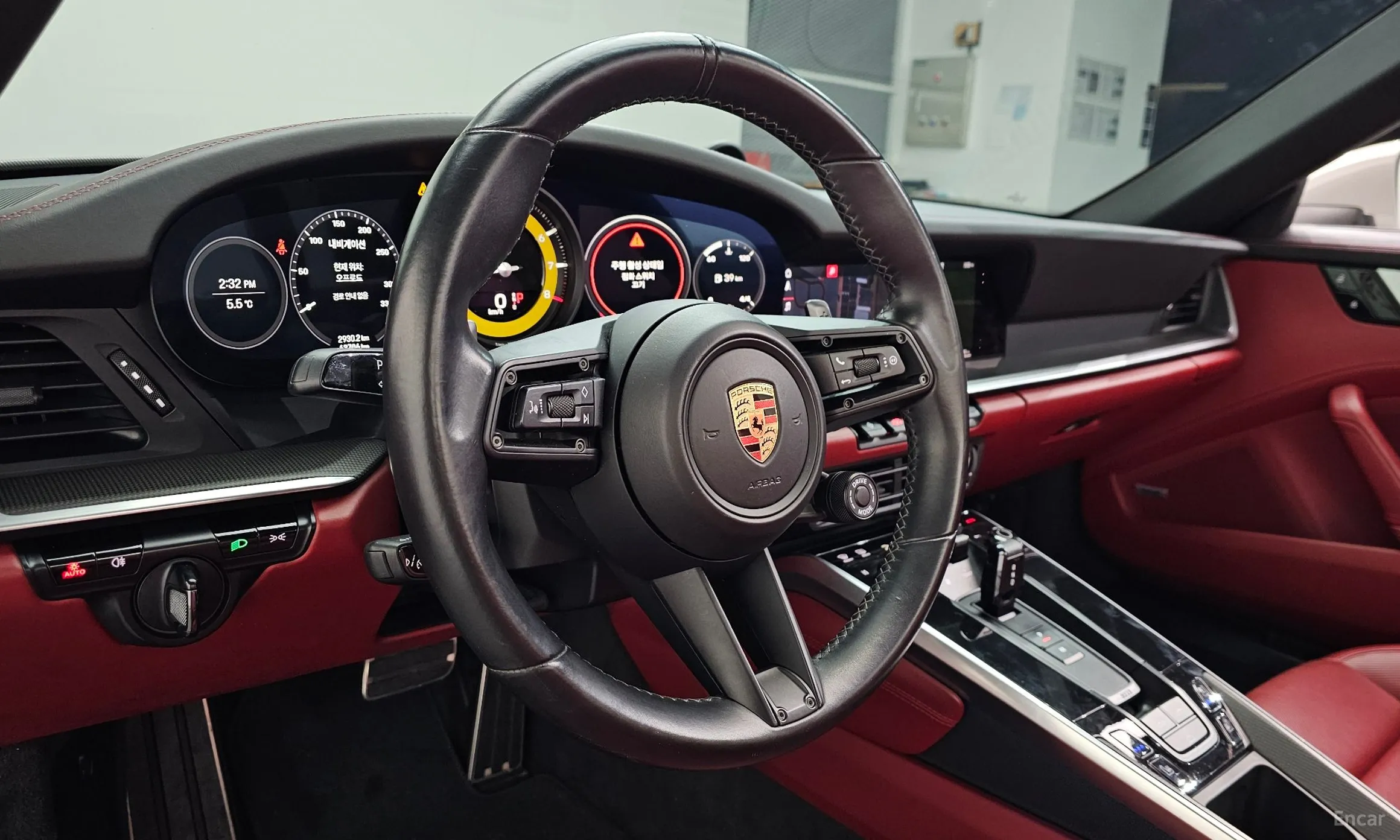 Porsche 911 (992) превью 12
